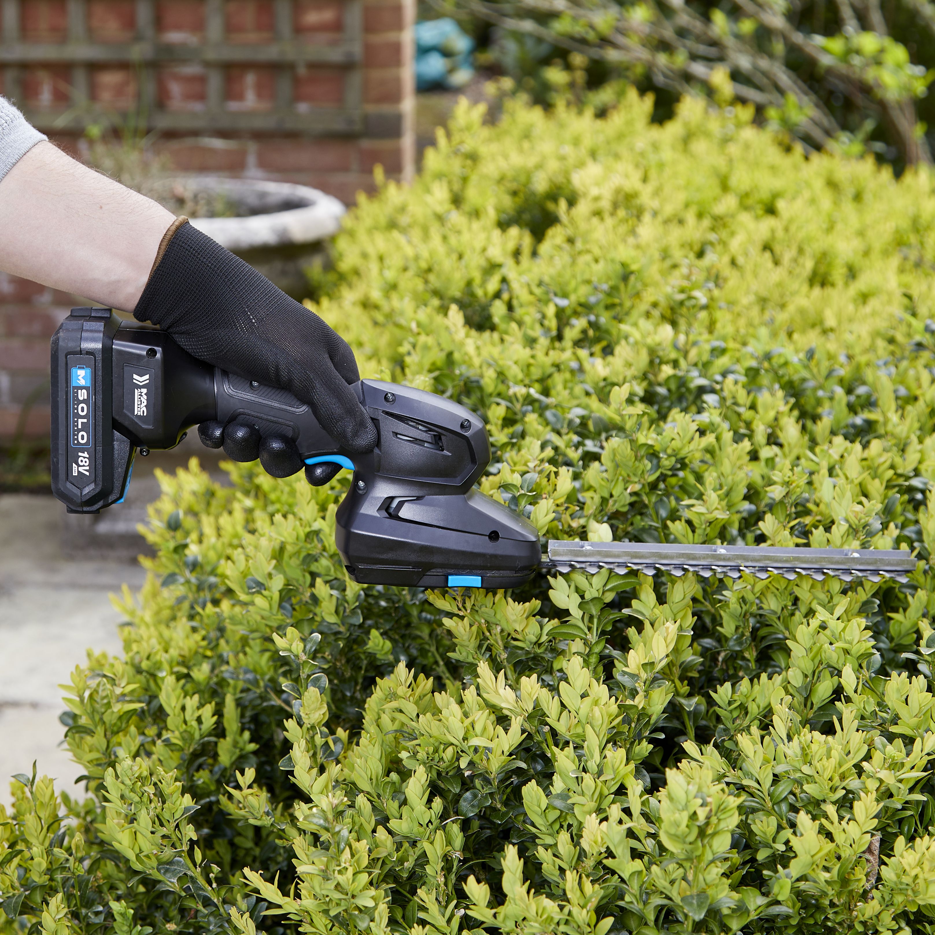 Mac Allister 18V Cordless 20cm Pruner & hedge trimmer (1 x 2Ah) - MSC18-Li - Refurbished