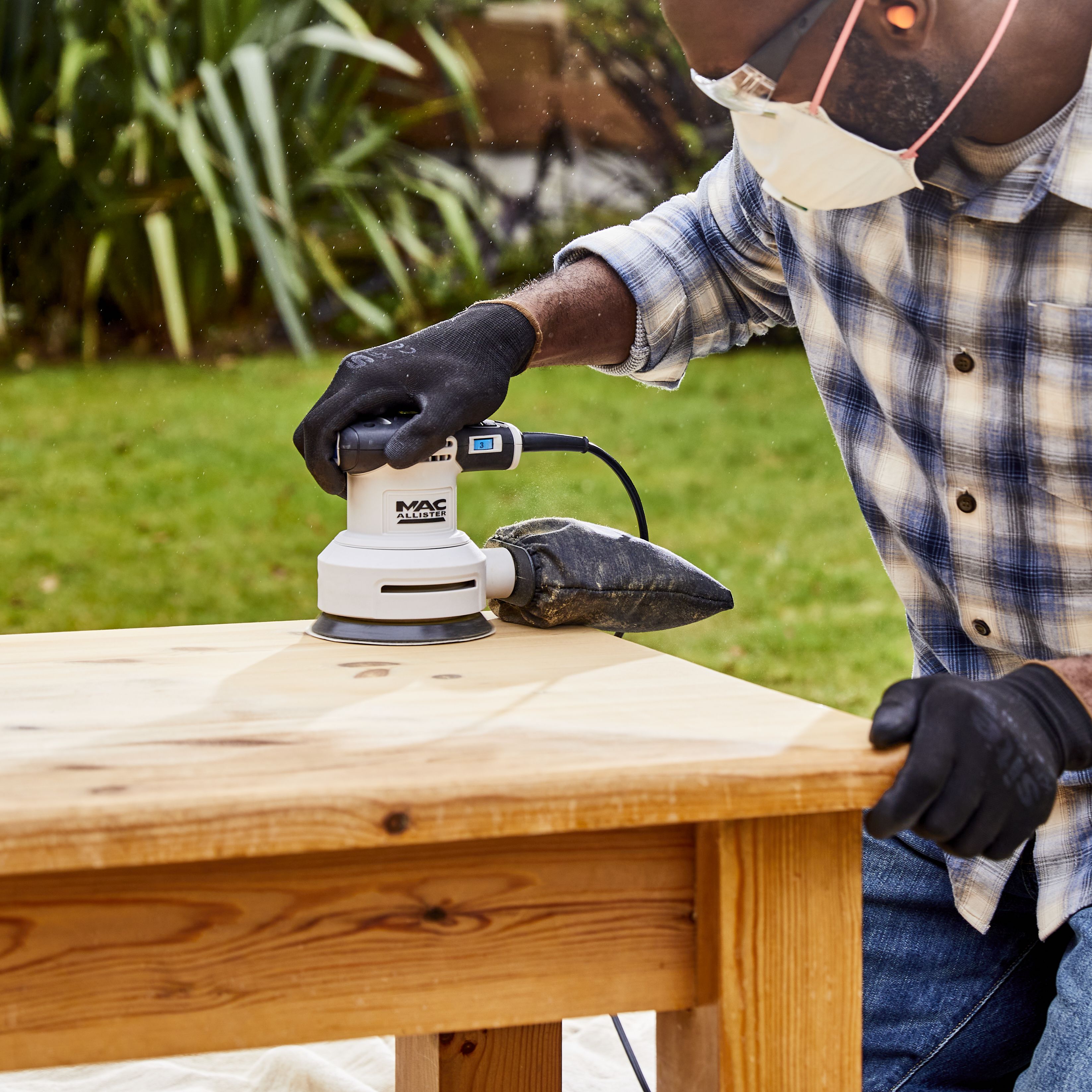 Mac Allister 300W 220 240V Corded Random orbit sander MROS300