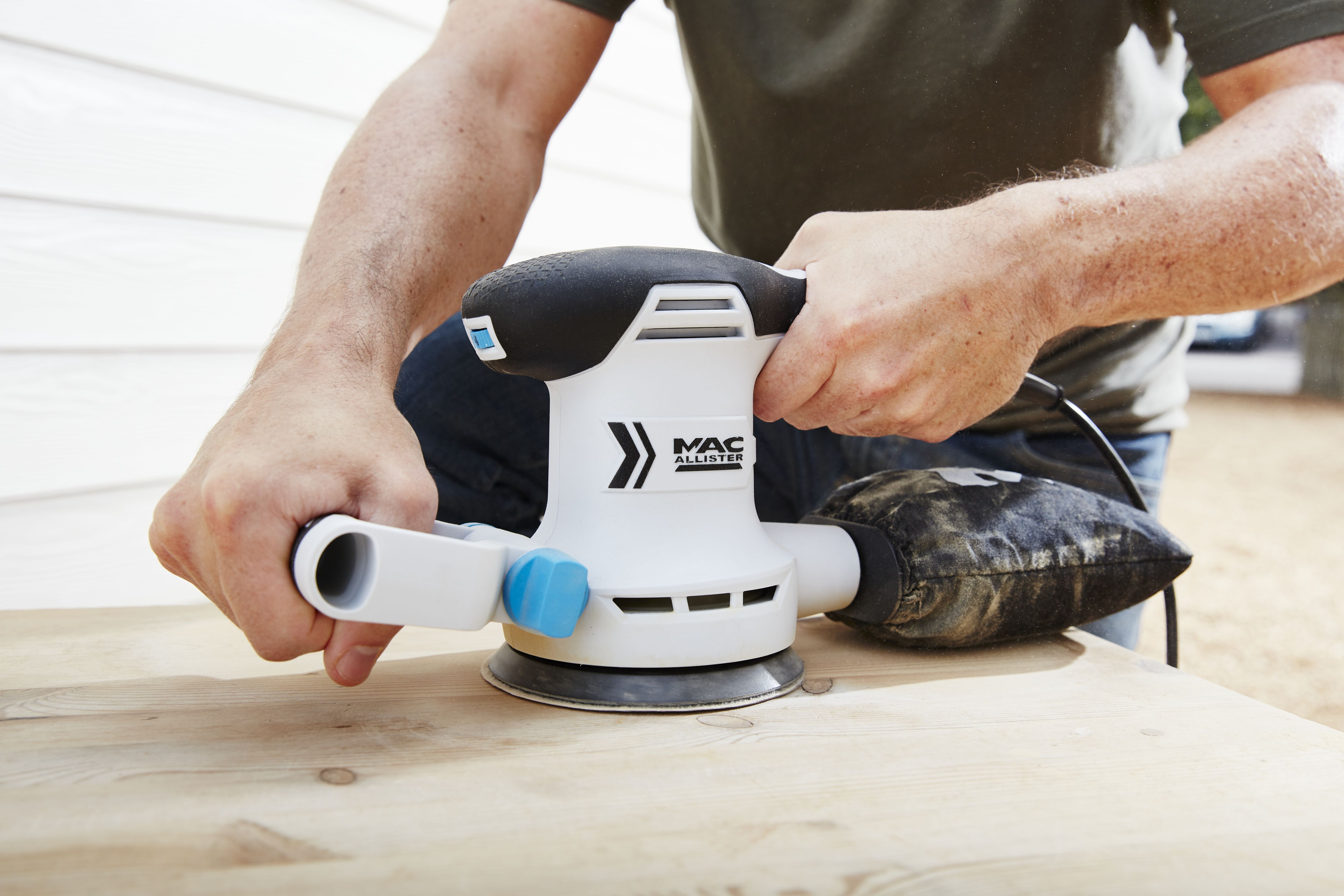 Mac Allister 300W 220 240V Corded Random orbit sander MSOS300