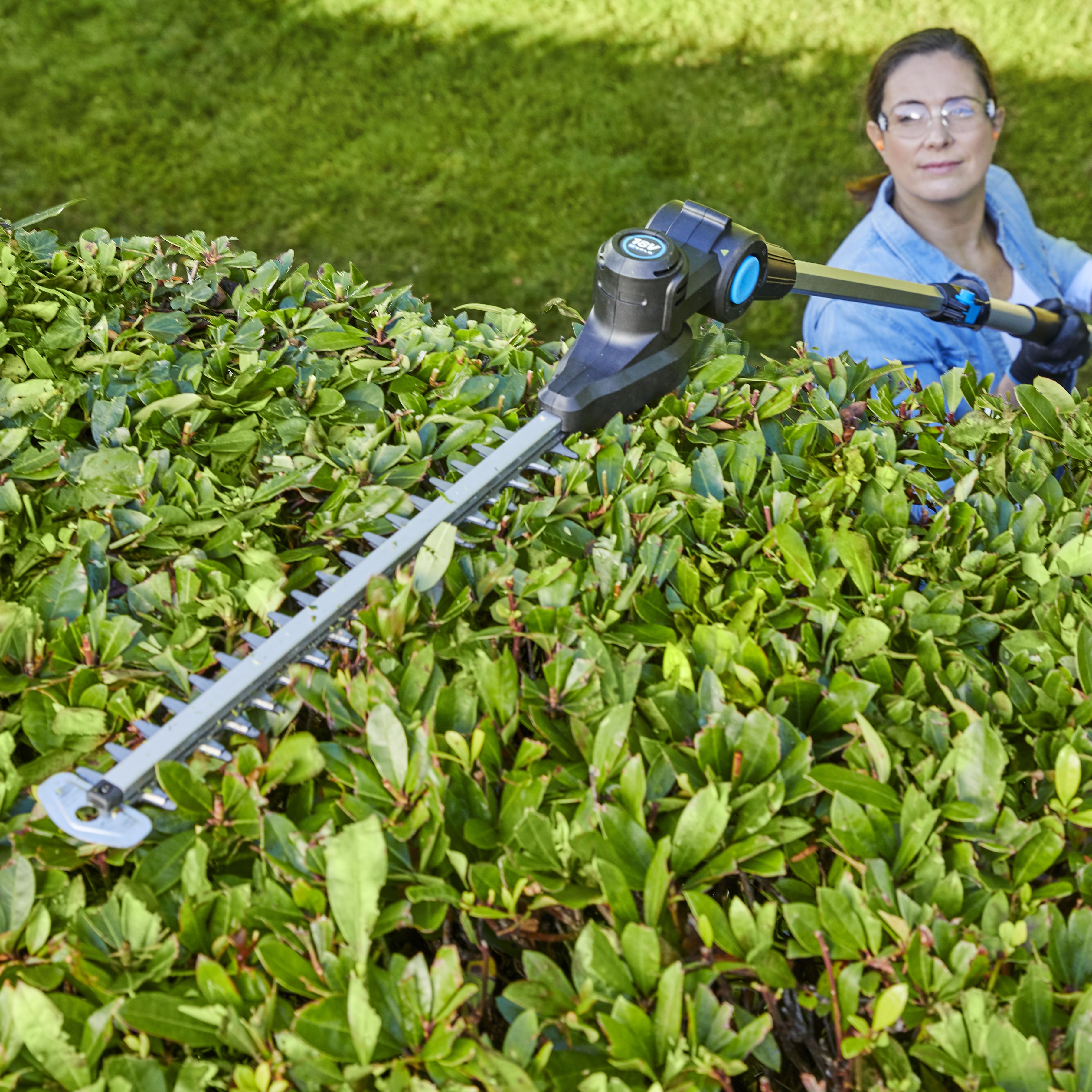 Mac Allister MPHT1845 Li 18V Cordless 450mm Pole hedge trimmer DIY at B Q