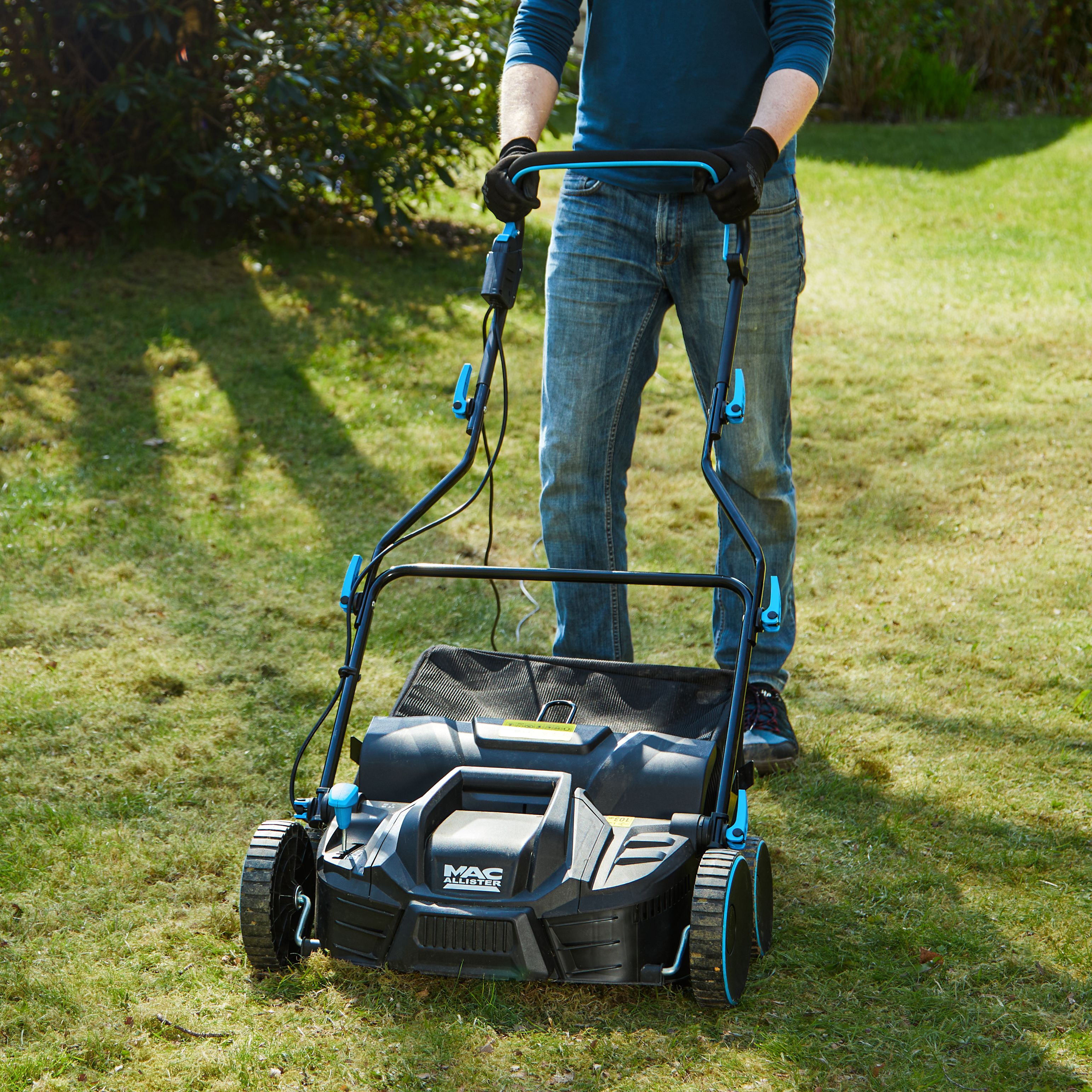 Mac Allister MSRP1800-3 930W 370mm Corded Raker & scarifier