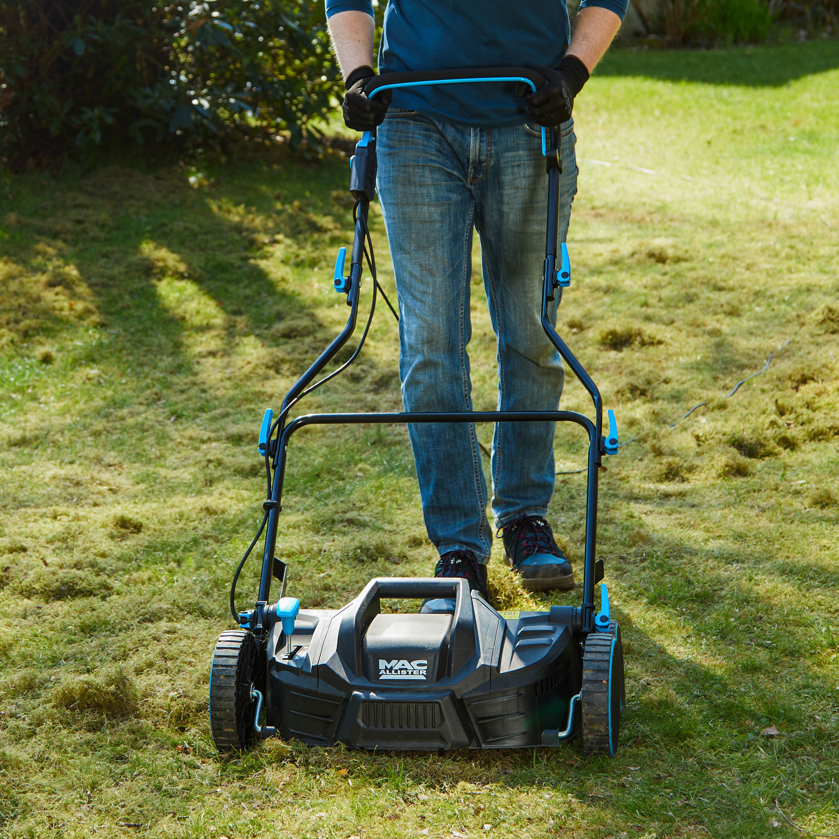 Mac Allister MSRP1800-3 930W 370mm Corded Raker & scarifier