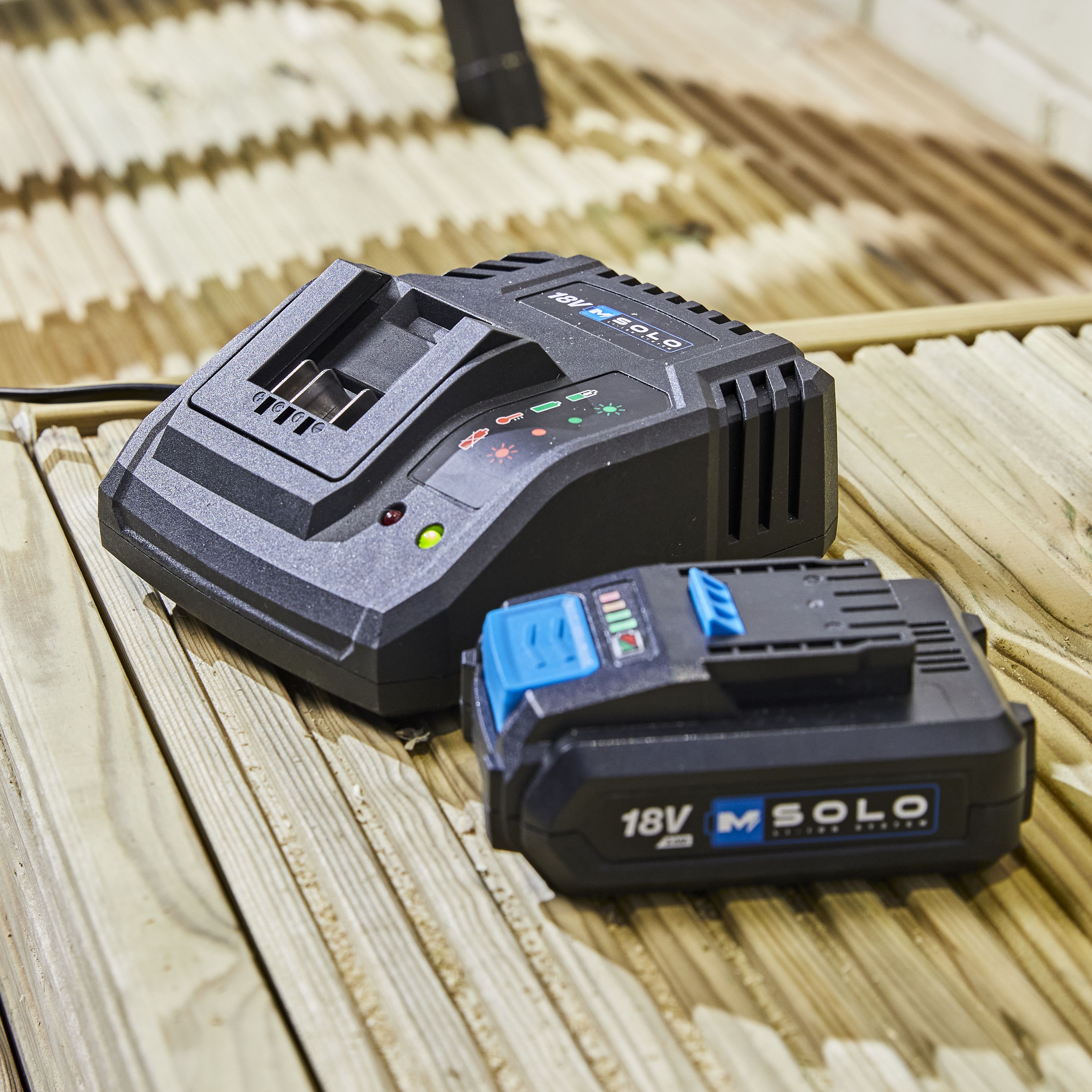 Mac Allister Solo 18V 1 x 2Ah Li ion Battery charger