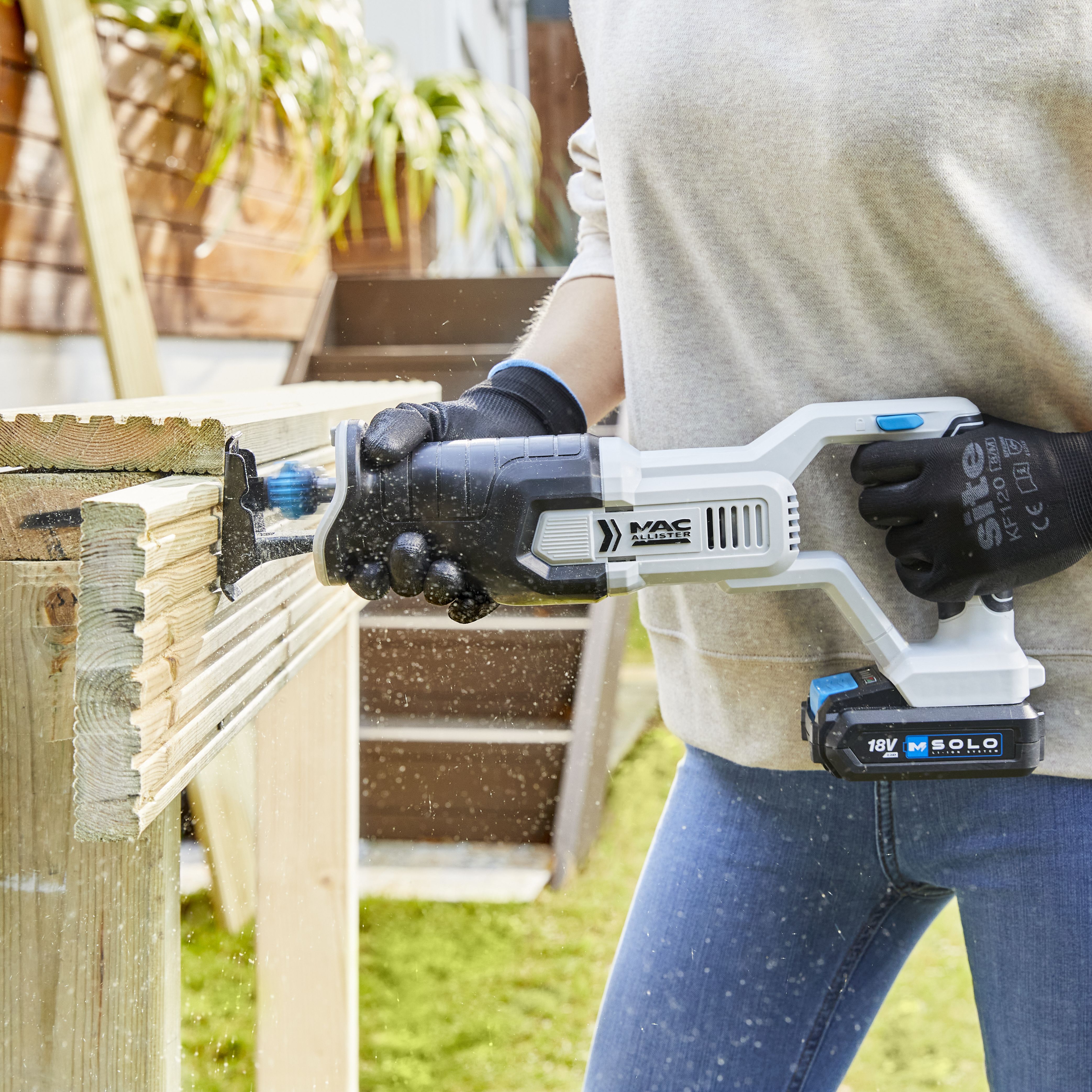 Cordless reciprocating saw b&q deals