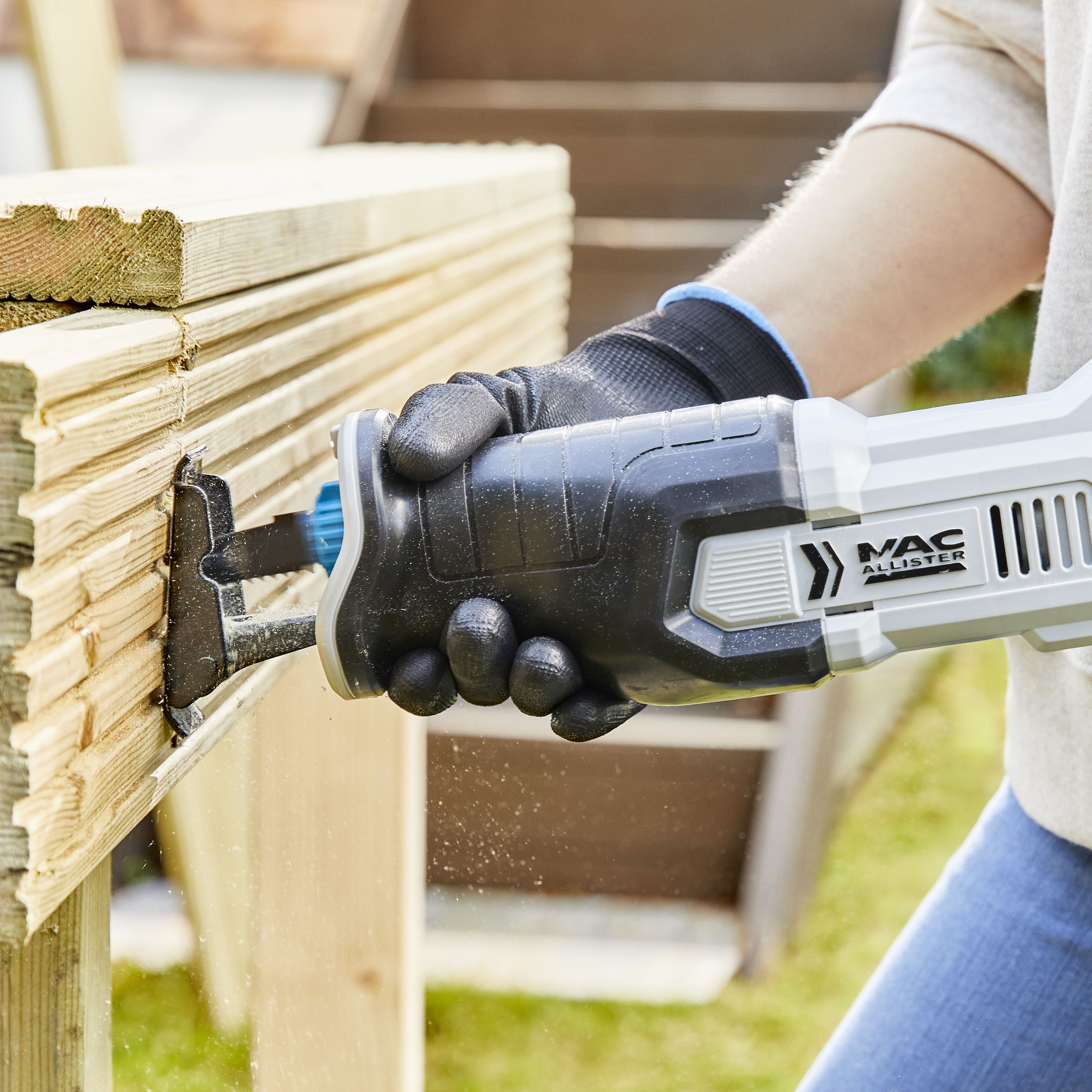 Cordless reciprocating saw b&q deals