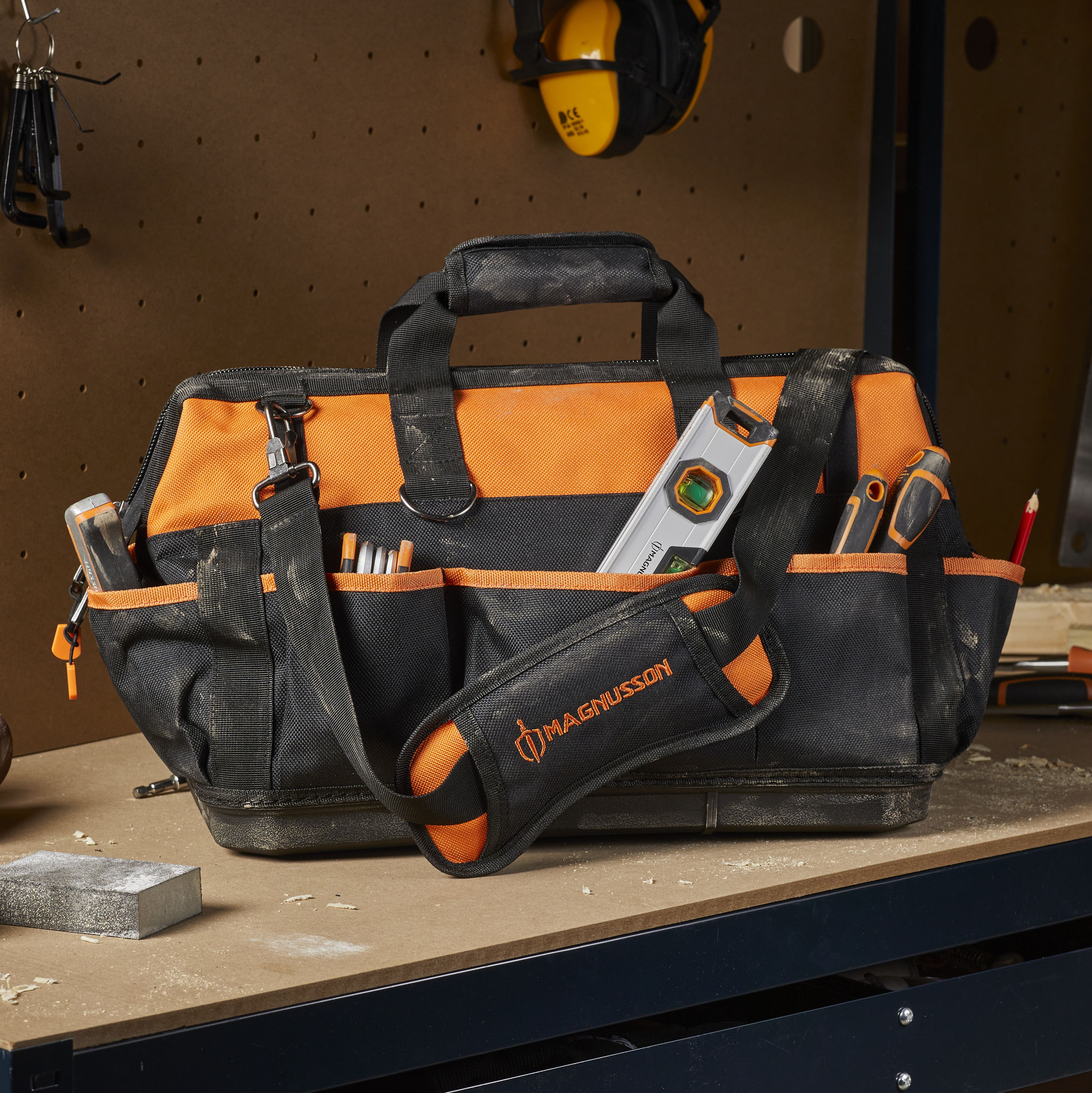 Magnusson Hard base tool bag (L)440mm