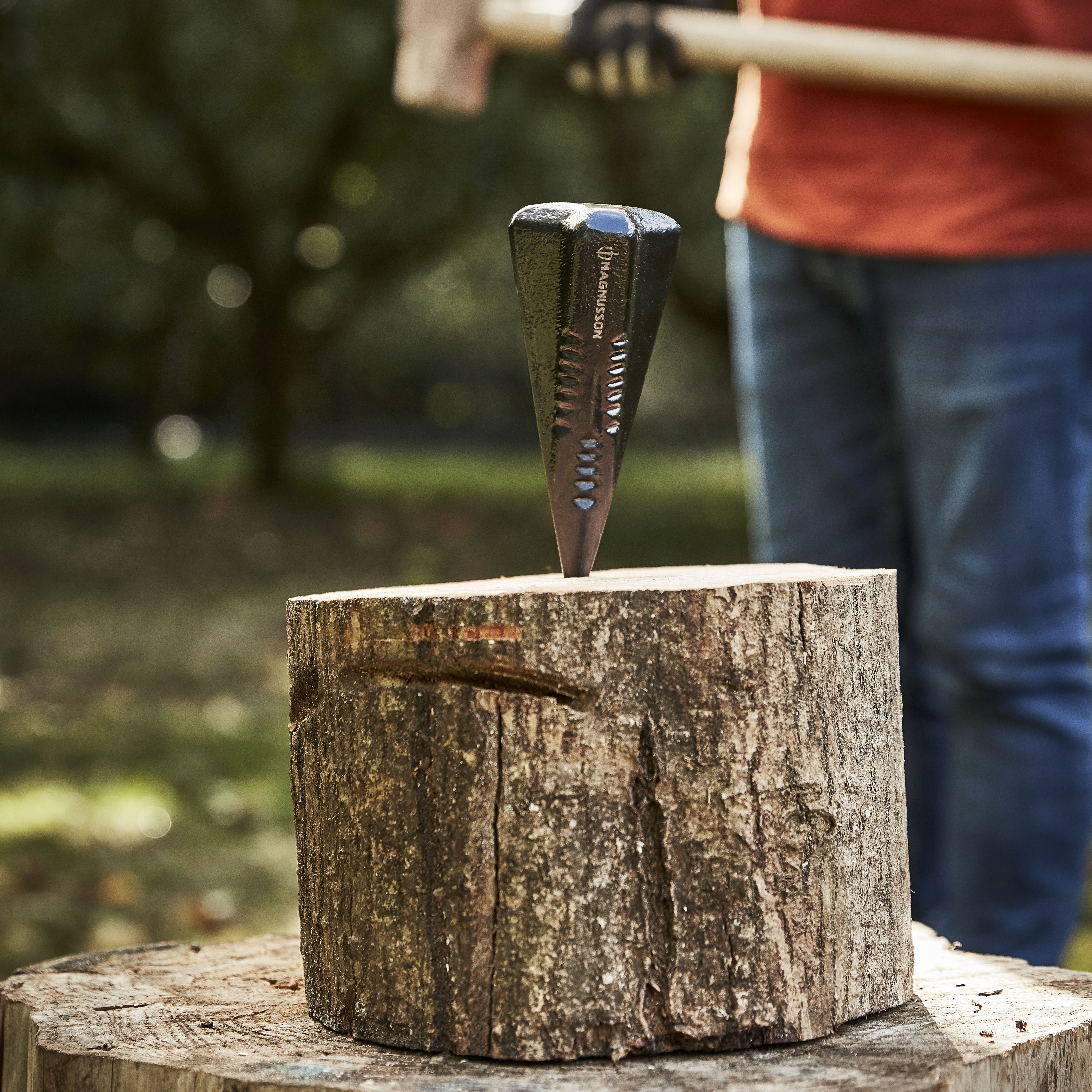 HOW TO Crack Cut Wood Logs with wood wedges and a 6-kilo club