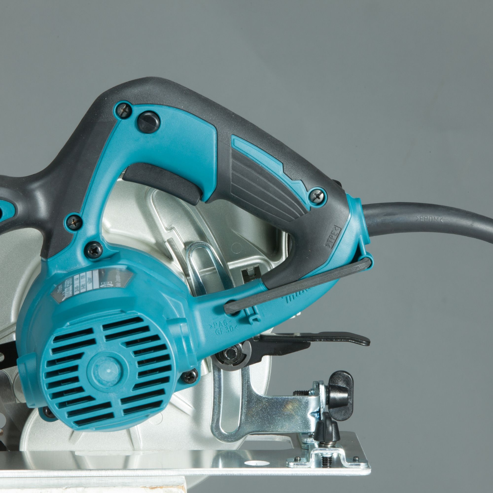 Makita hs6601 2025 circular saw review