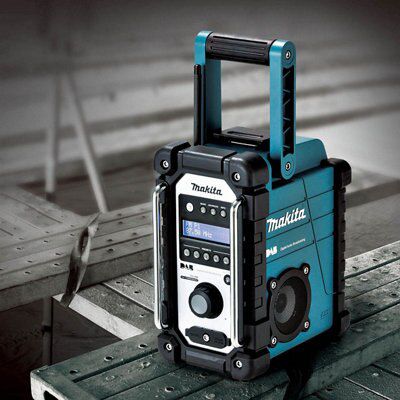 MAKITA DMR104 DAB/FM RADIO 240V
