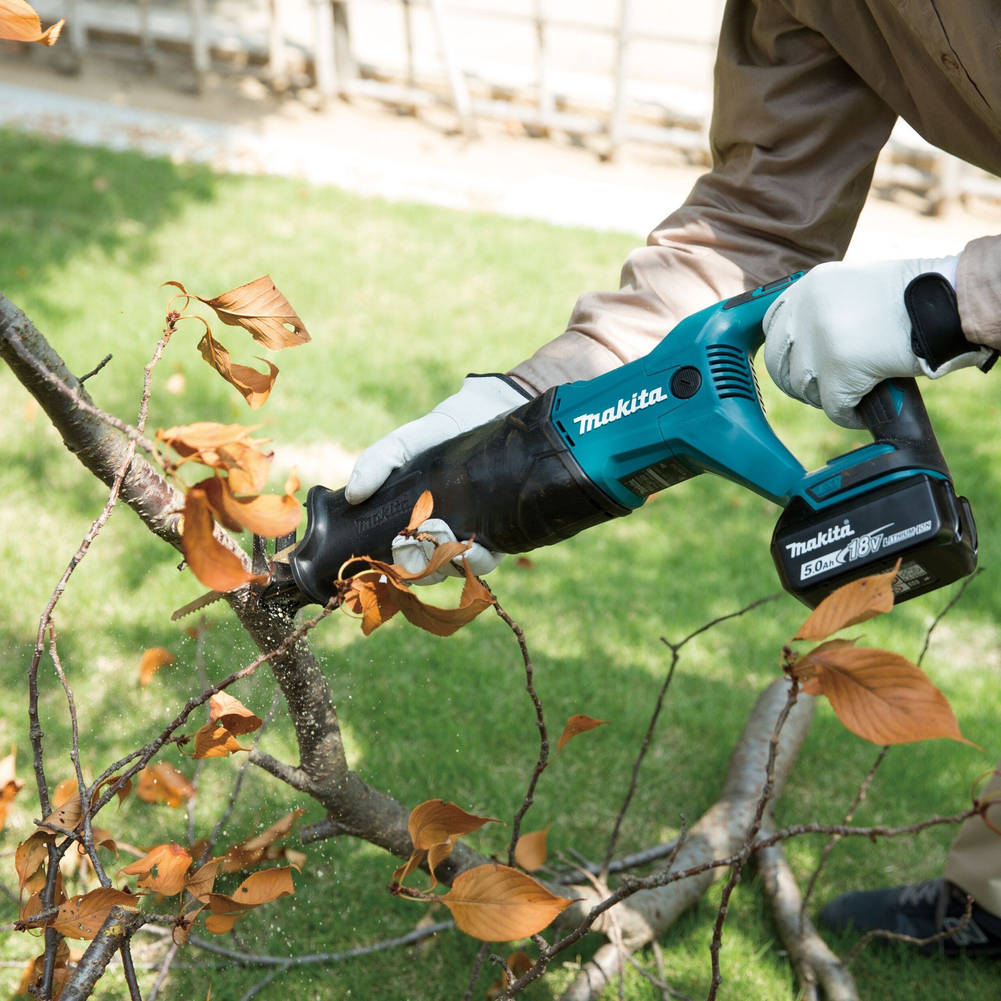 Makita battery 2024 powered reciprocating saw