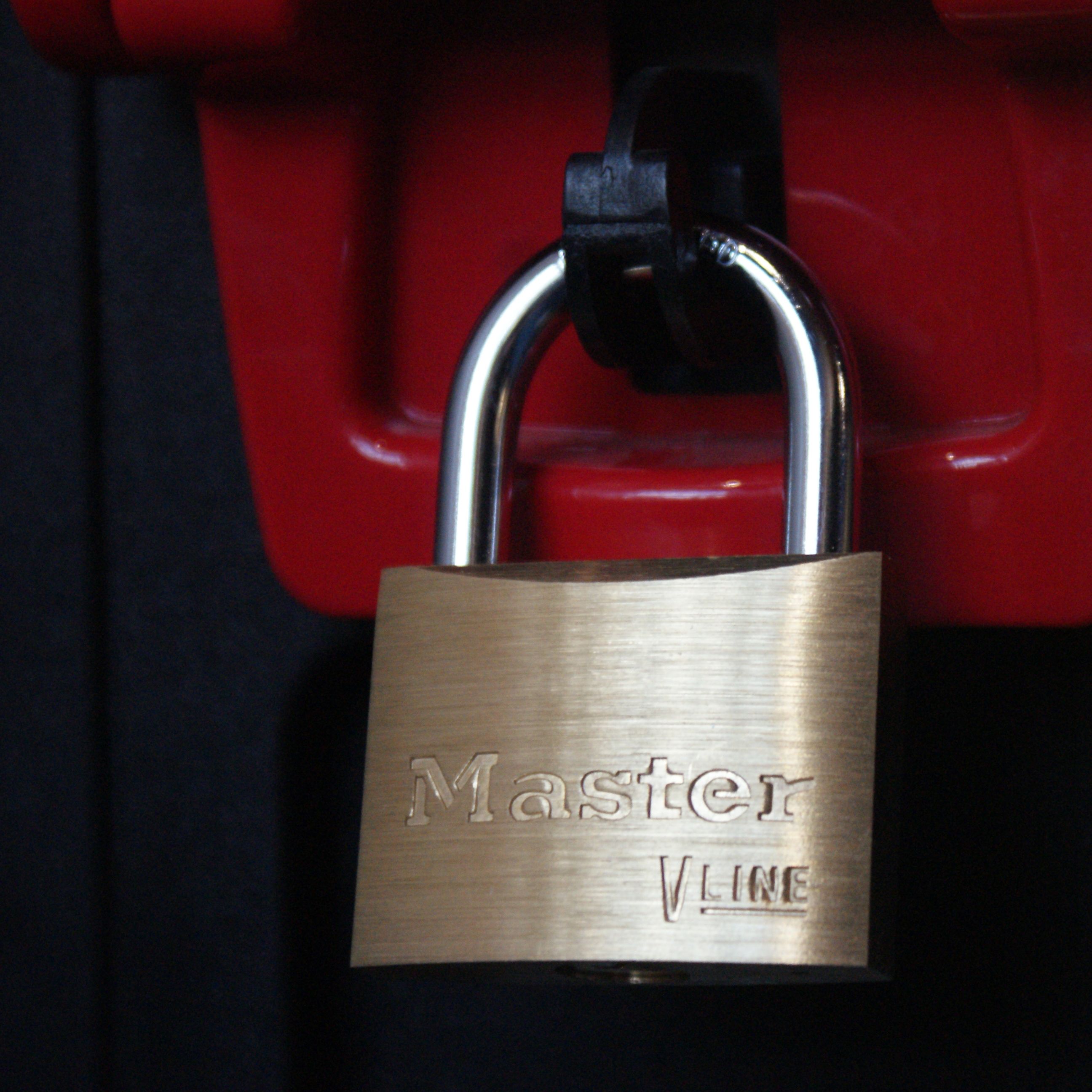 Master Lock 4 pin tumbler cylinder Open shackle Padlock (W)40mm
