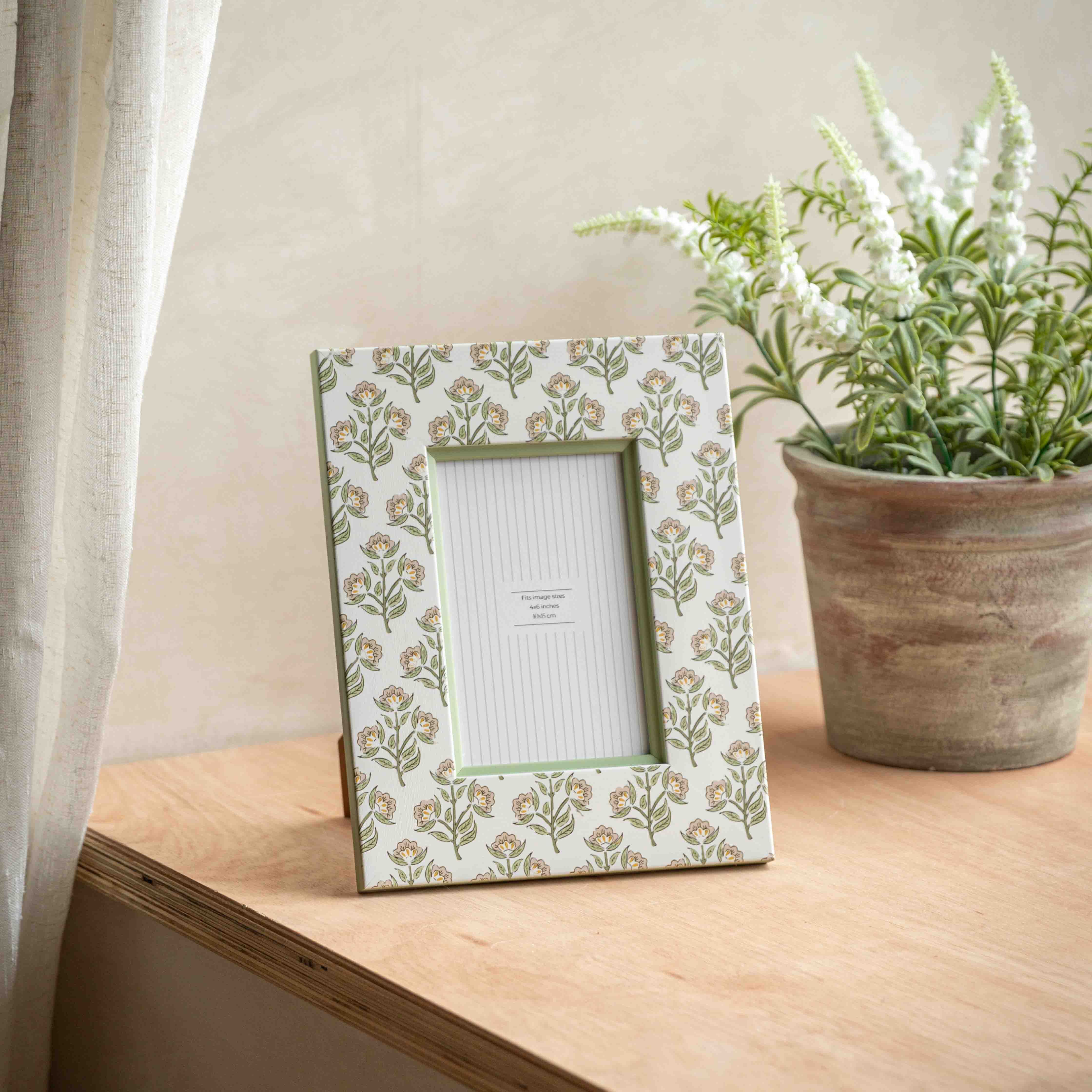 Matt White Floral Single Photo frame (H)24.2cm x (W)19.2cm
