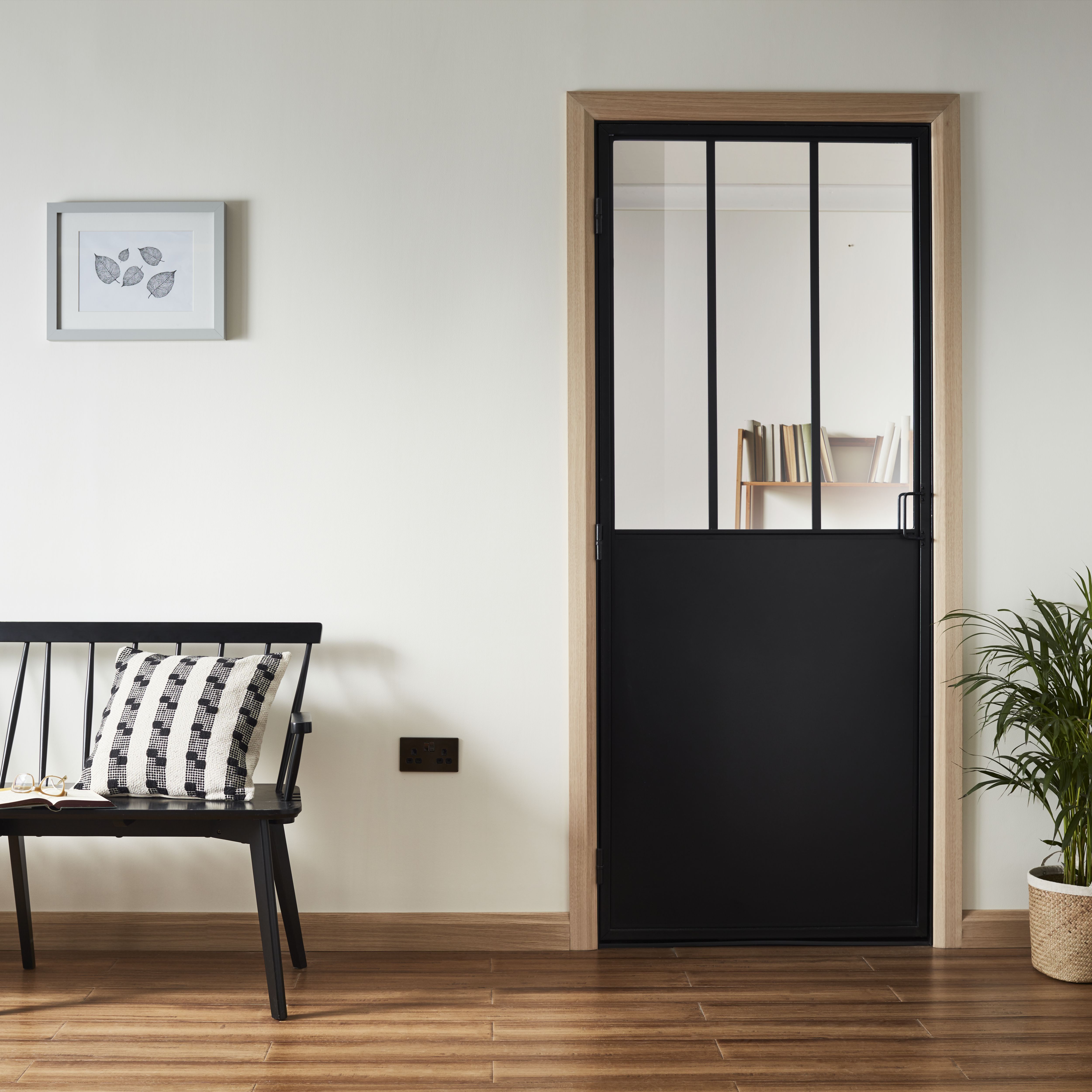 Metsä Wood Fully finished Oak Chamfered Moulding (L)2100mm (W)69mm (T)15mm, Pack of 5