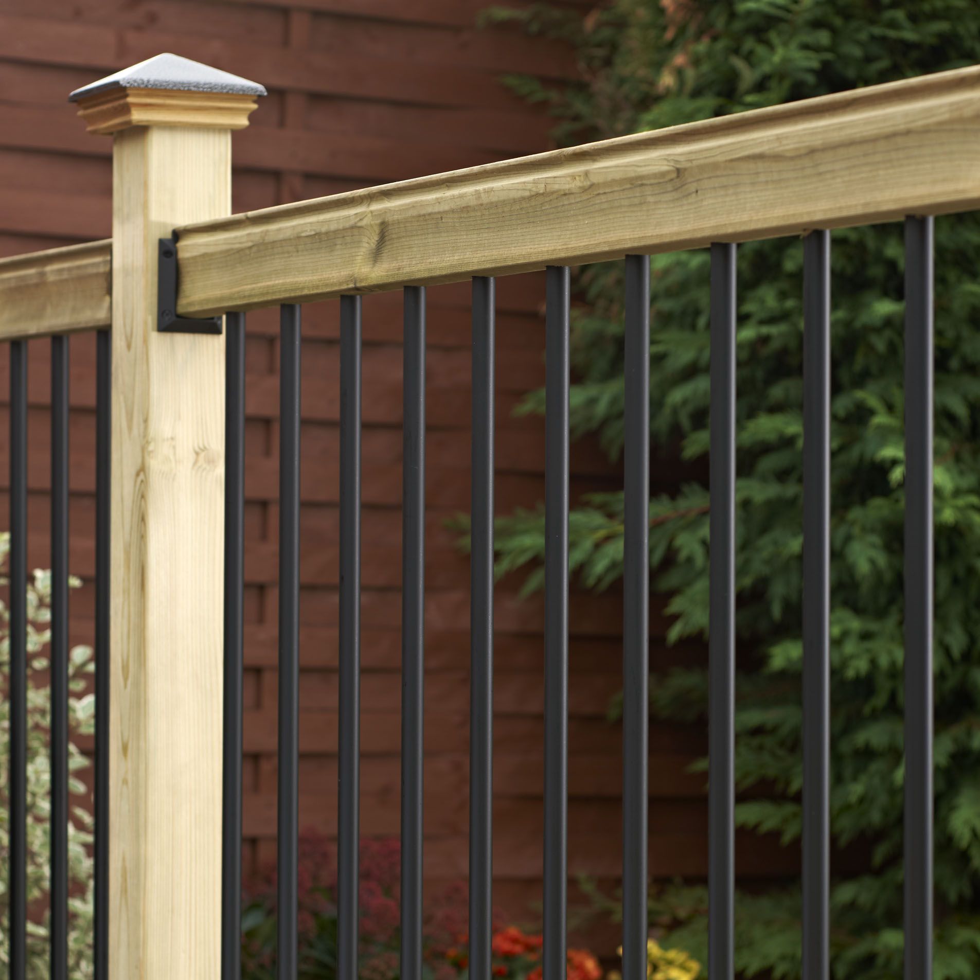 Metsä Wood Traditional Pine Decking rail kit, 0.32m²