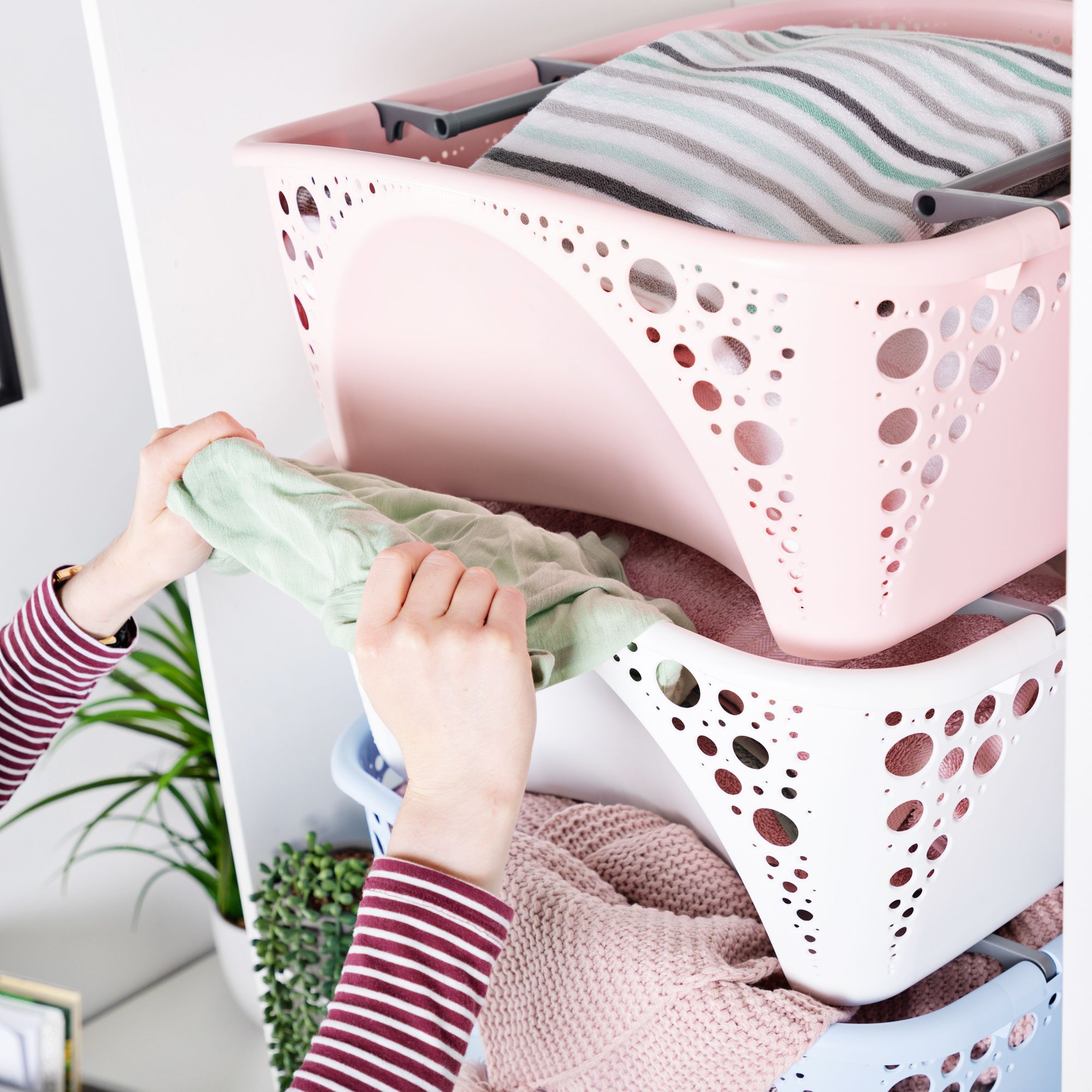 Laundry store baskets stackable