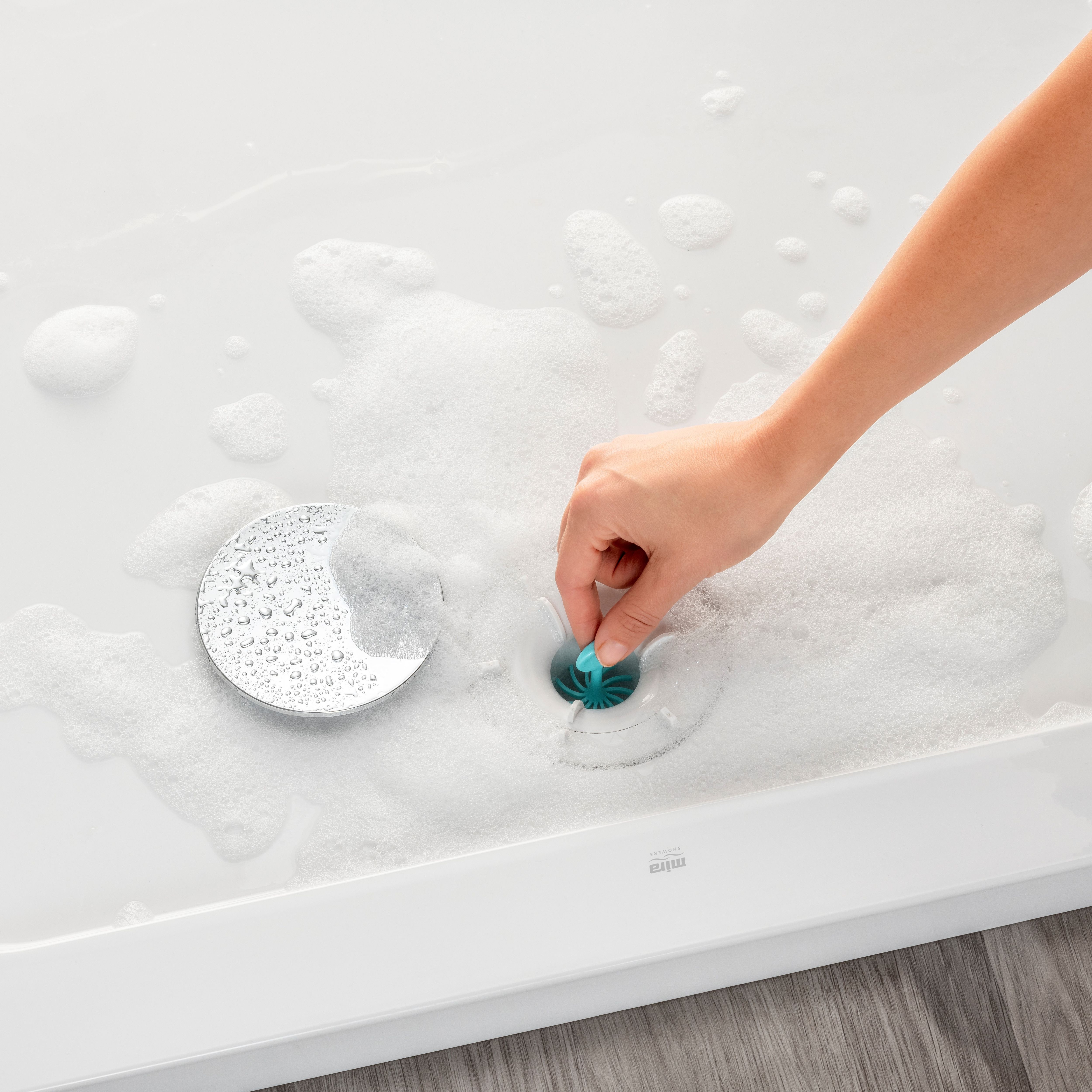 Mira Flight Low Gloss White Rectangular Shower tray (L)1000mm (W)700mm (H) 40mm