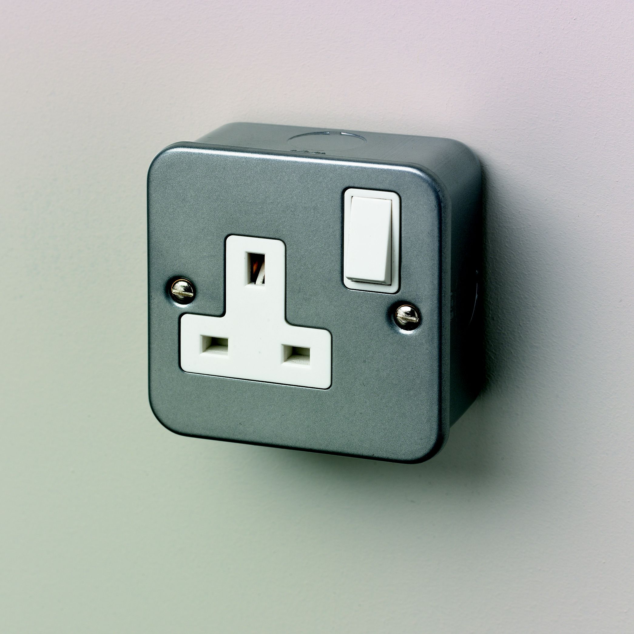 MK Metal-clad socket