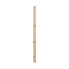 Modern Green Softwood Deck spindle (L)0.9m (W)32mm (T)32mm