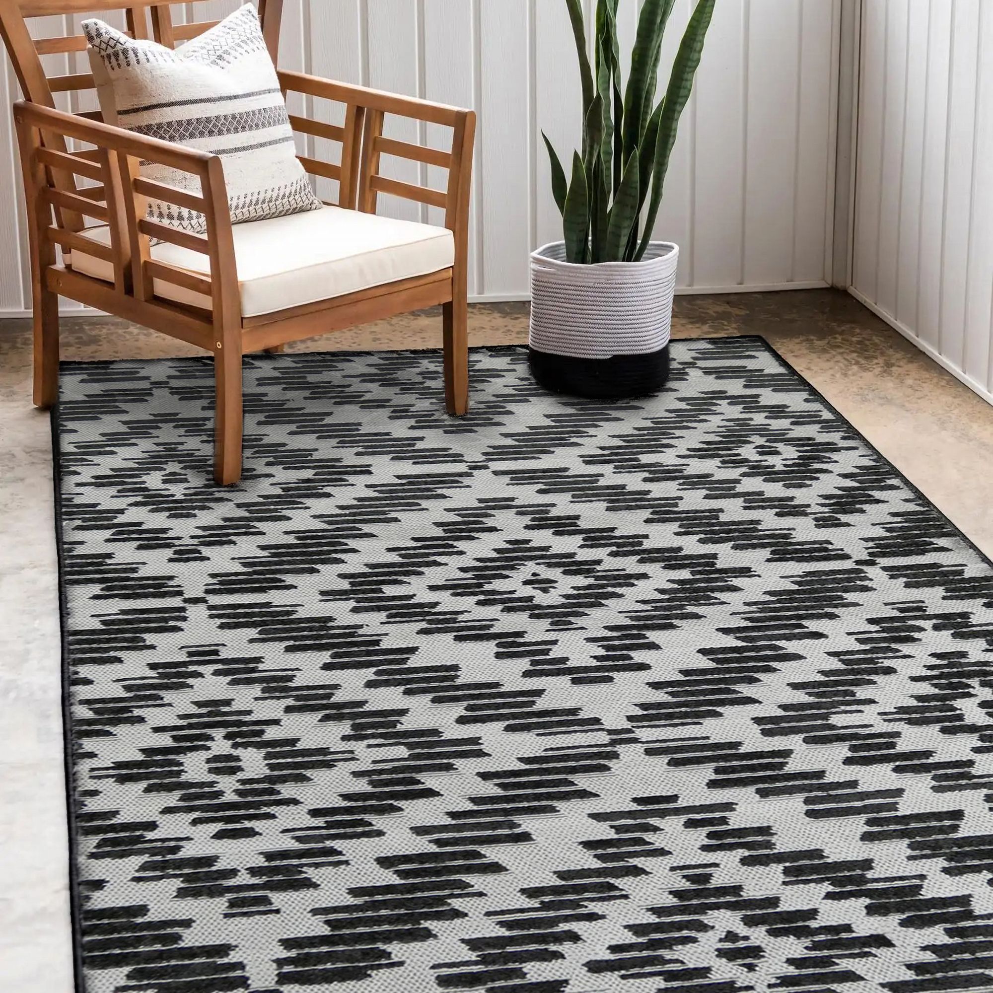 Monaco Black & White Geometric Large Indoor & outdoor Rug, (L)235cm x (W)160cm