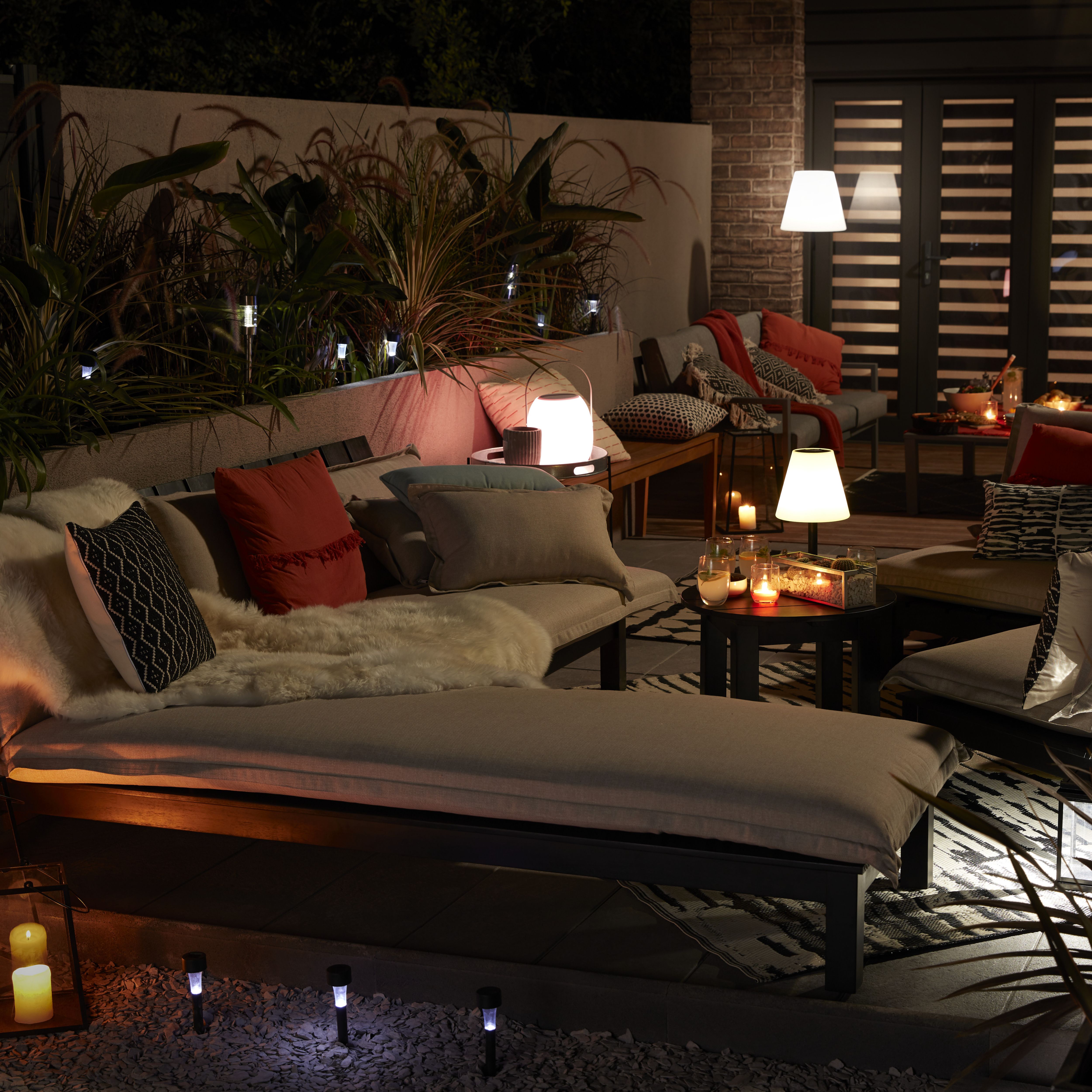 Multicolour Battery-powered RGB LED Outdoor Decorative light