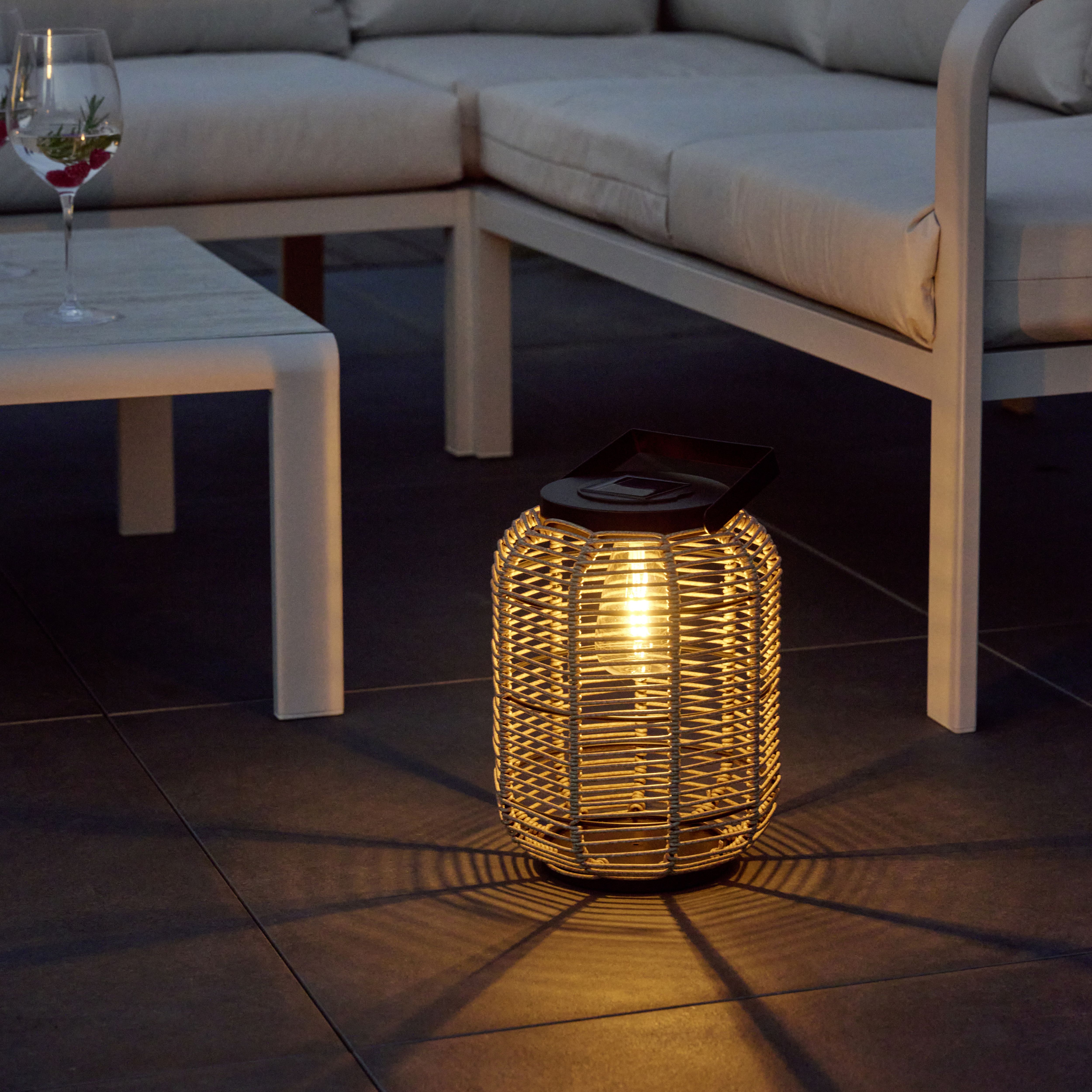 Natural Rattan effect Round Solar-powered Integrated LED Outdoor Lantern