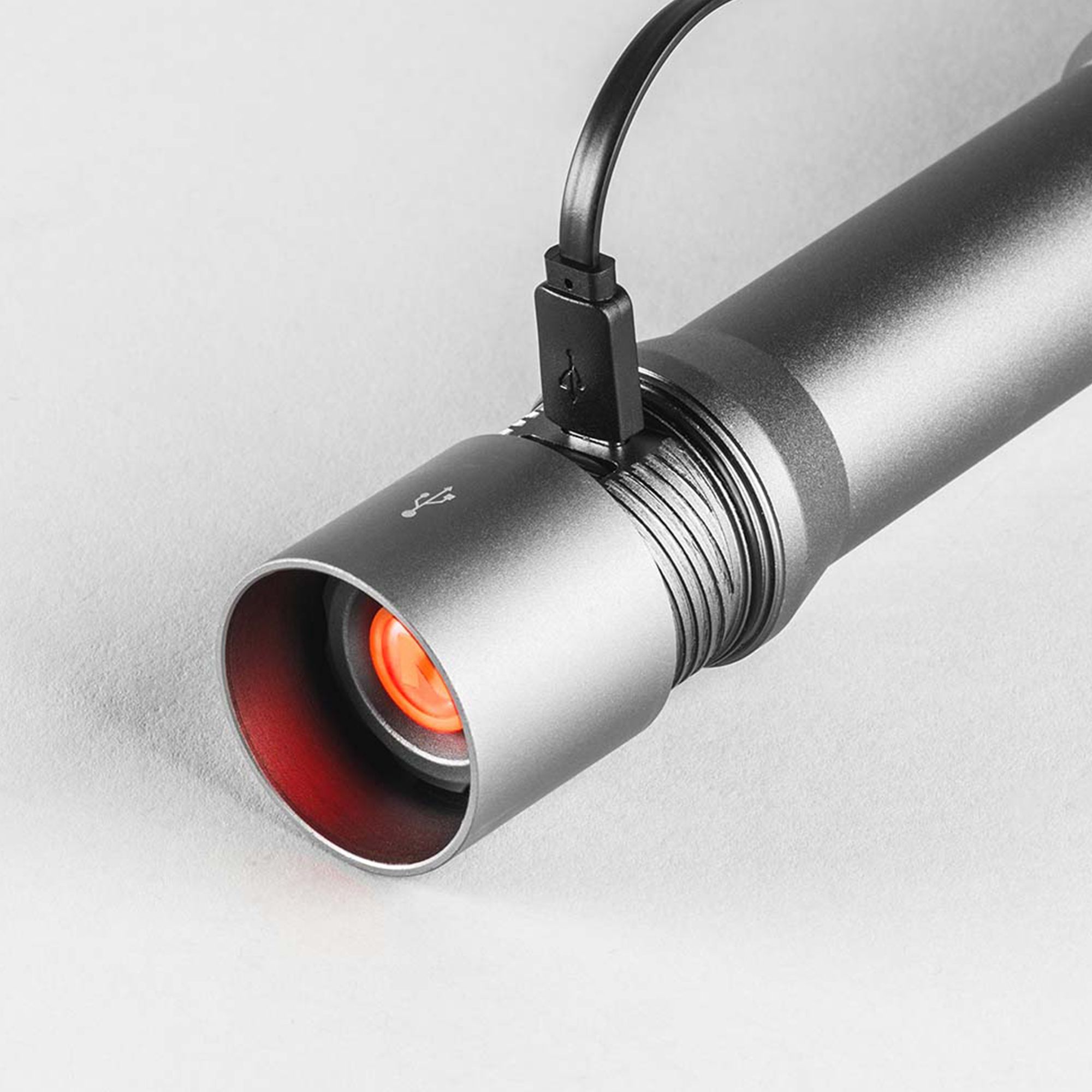 Nebo Davinci Graphite Rechargeable 5000lm LED Battery-powered Spotlight torch