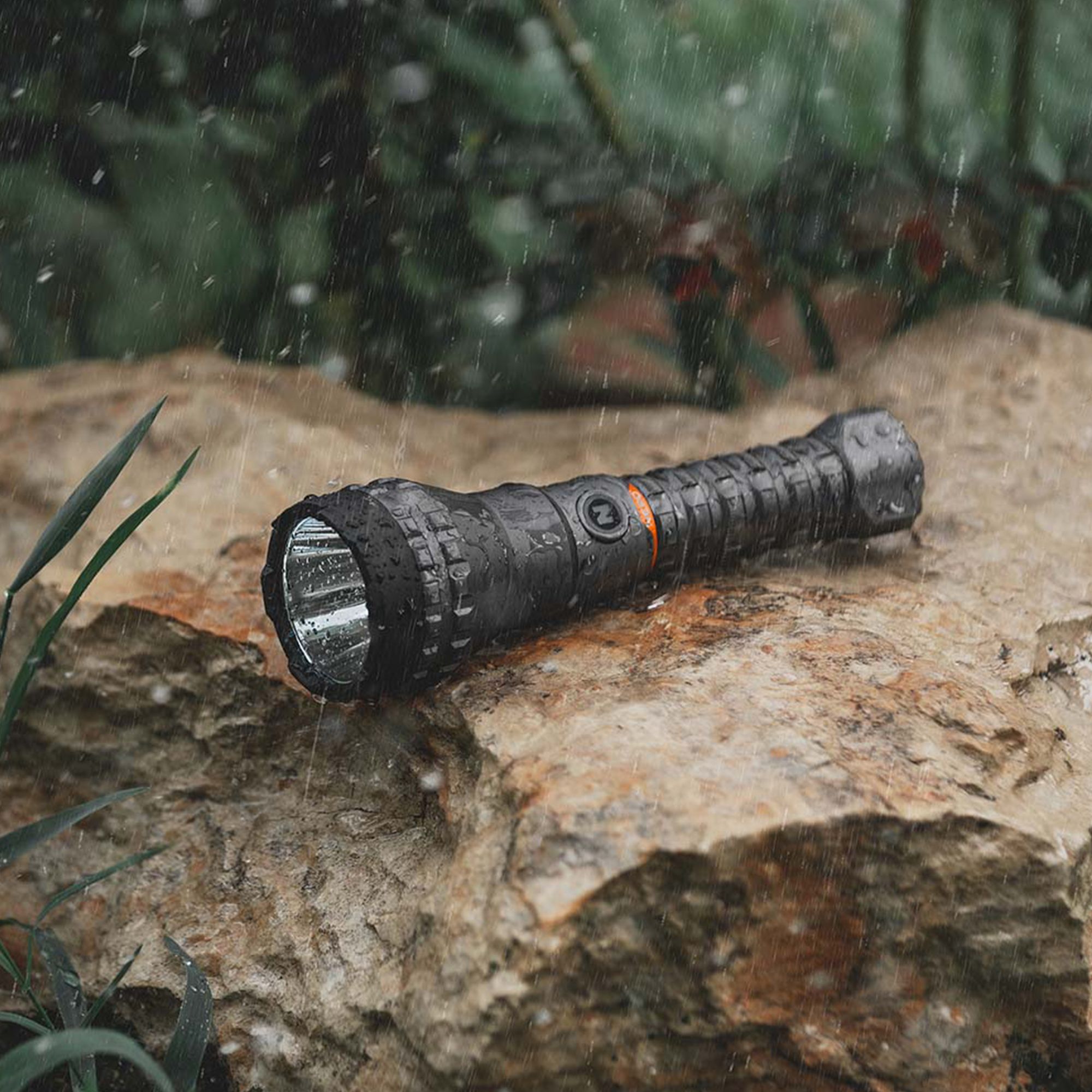 Nebo Luxtreme Graphite Rechargeable 500lm LED Battery-powered Spotlight torch