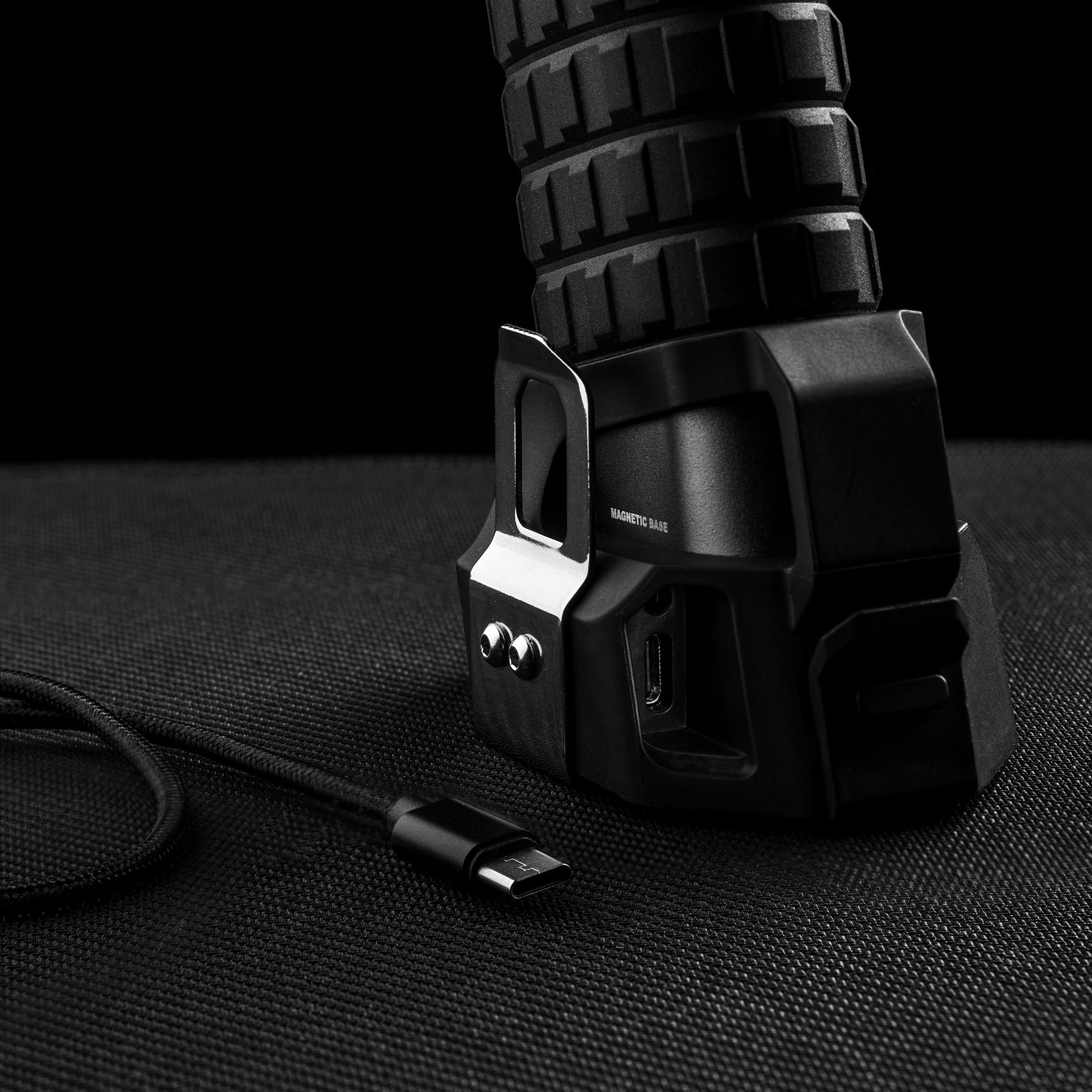 Nebo Luxtreme SL25R Graphite Rechargeable 500lm LED Battery-powered Spotlight torch