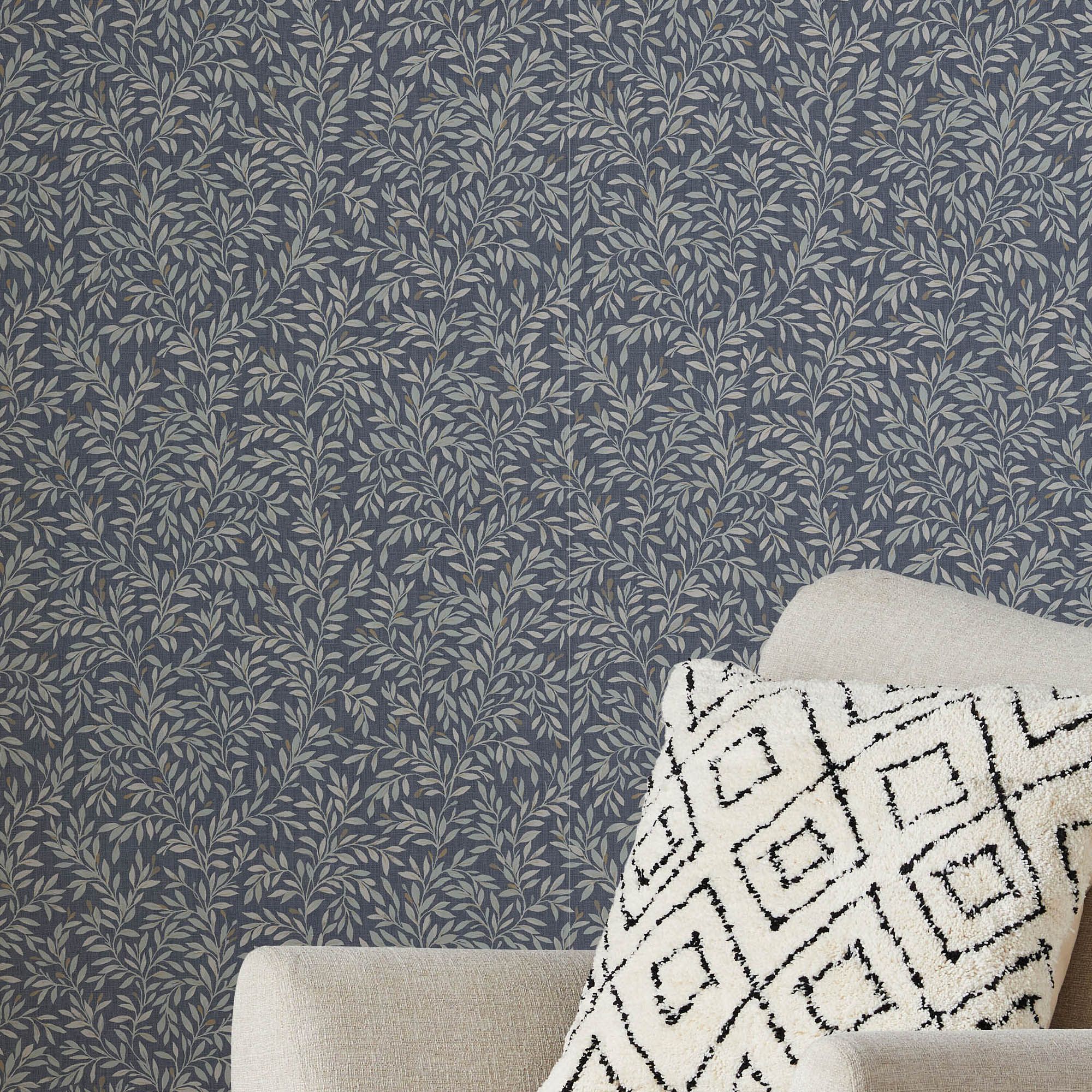 Next Ditsy Leaf Navy Smooth Wallpaper