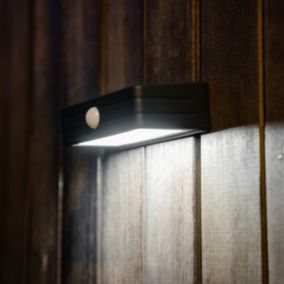 Non-adjustable Black Solar-powered Integrated LED PIR With motion sensor Outdoor Wall light