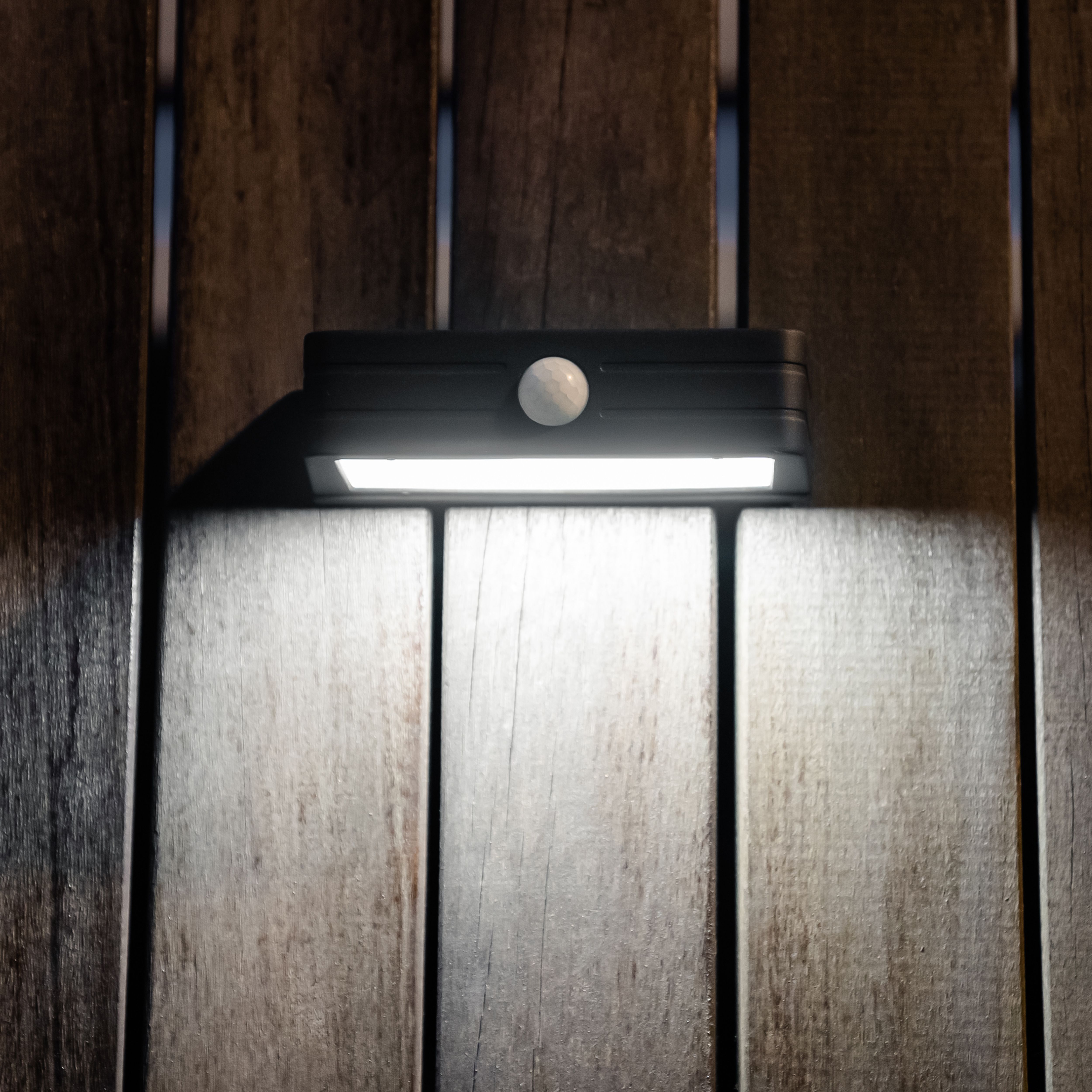 Non-adjustable Black Solar-powered Integrated LED PIR With motion sensor Outdoor Wall light
