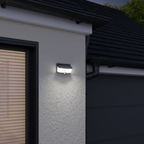 Non-adjustable Brushed Black Solar-powered Integrated LED PIR With motion sensor Outdoor Wall light