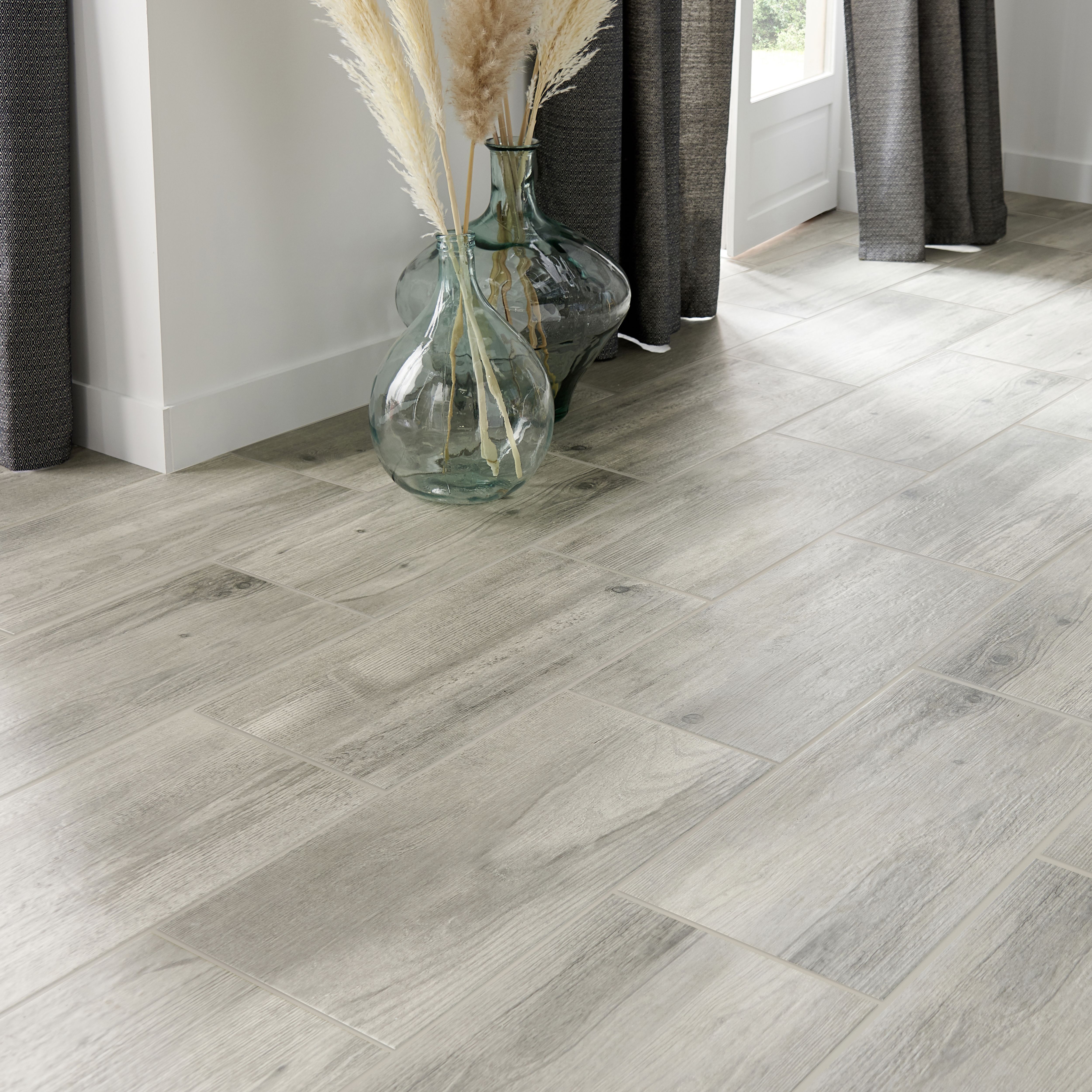 Norwegio Grey Matt Wood Effect Ceramic Wall & Floor Tile, Pack Of 9,  (L)573Mm (W)322Mm | Diy At B&Q