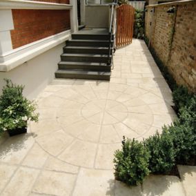 Old town Weathered limestone Paving set 6.12m², Pack of 36