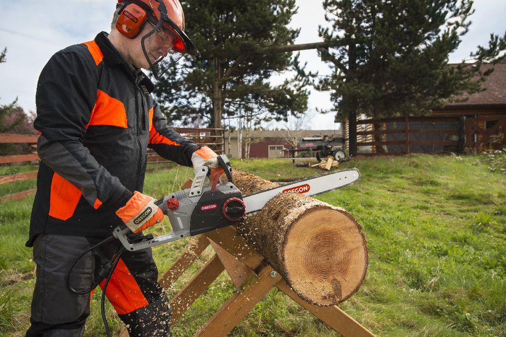 Oregon CS1500-40 2400W 230V Corded 400mm Self sharpening chainsaw