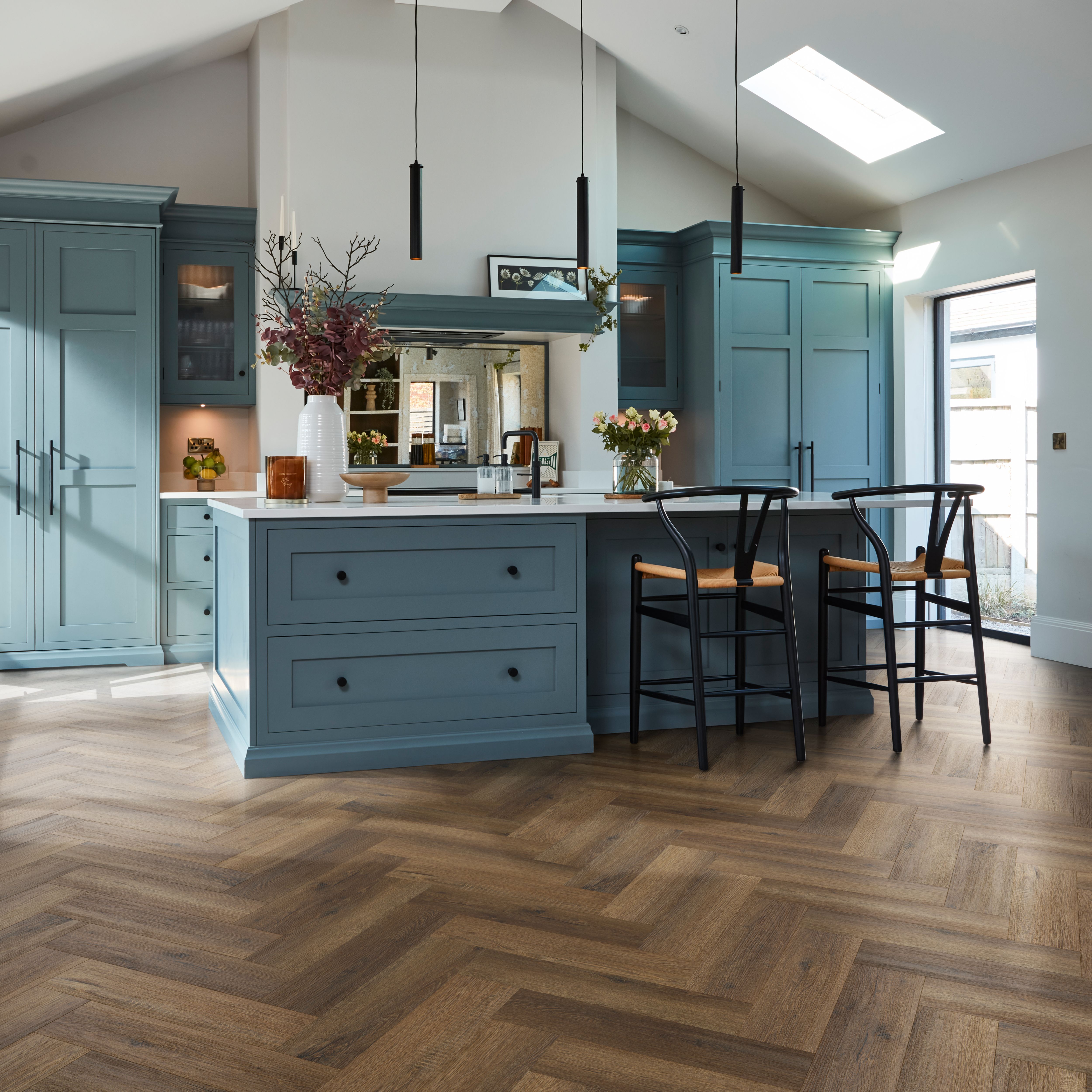 Palio by Karndean Dark brown Oak effect Embossed Herringbone Luxury vinyl click Planks, 1.95m²