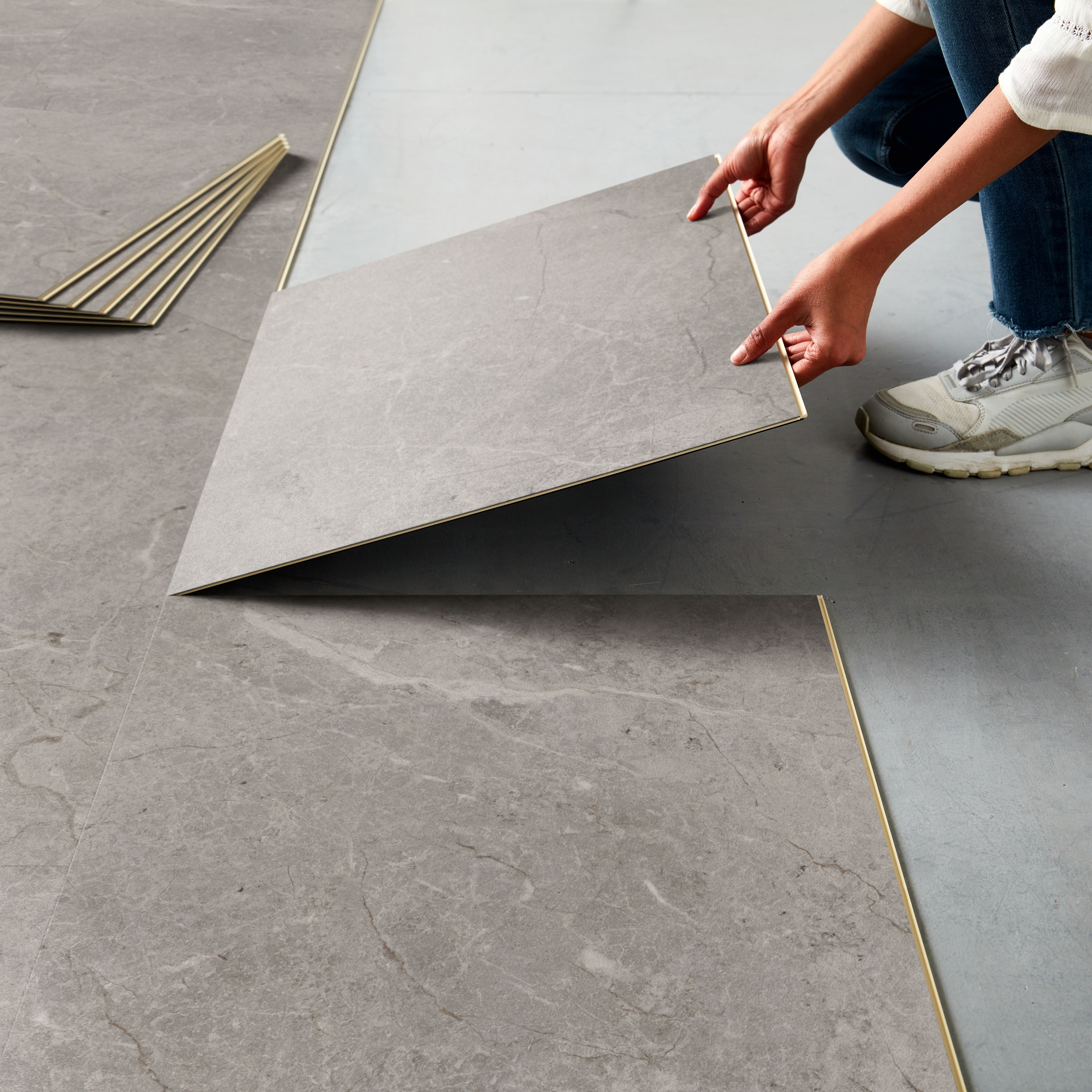 Palio by Karndean Grey Calacatta Marble effect Embossed Luxury vinyl click Tile, 2.74m²