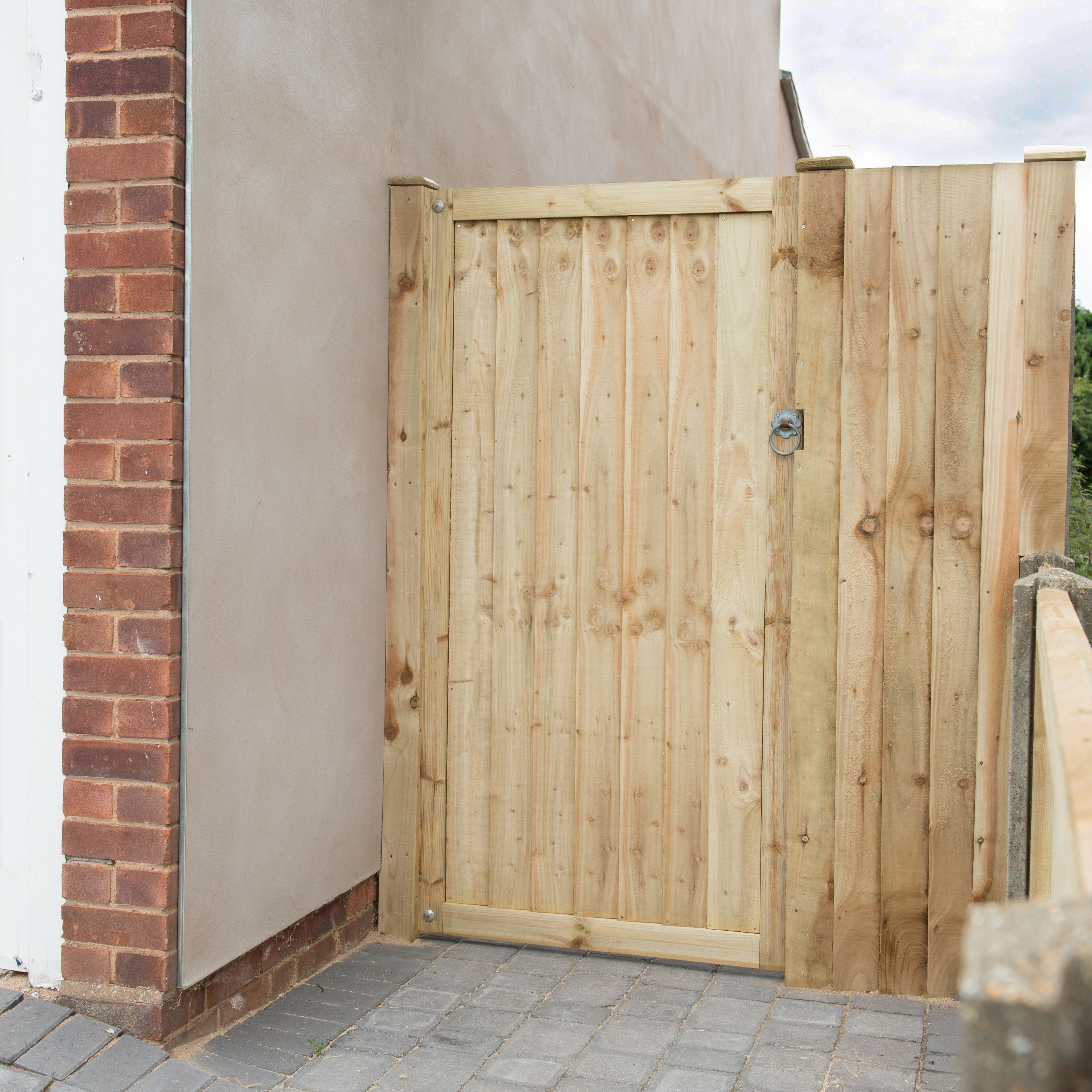 B&q gates outlet