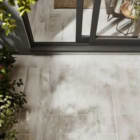 Pine wood White Matt Wood effect Porcelain Outdoor Floor Tile, Pack of 8, (L)800mm (W)200mm