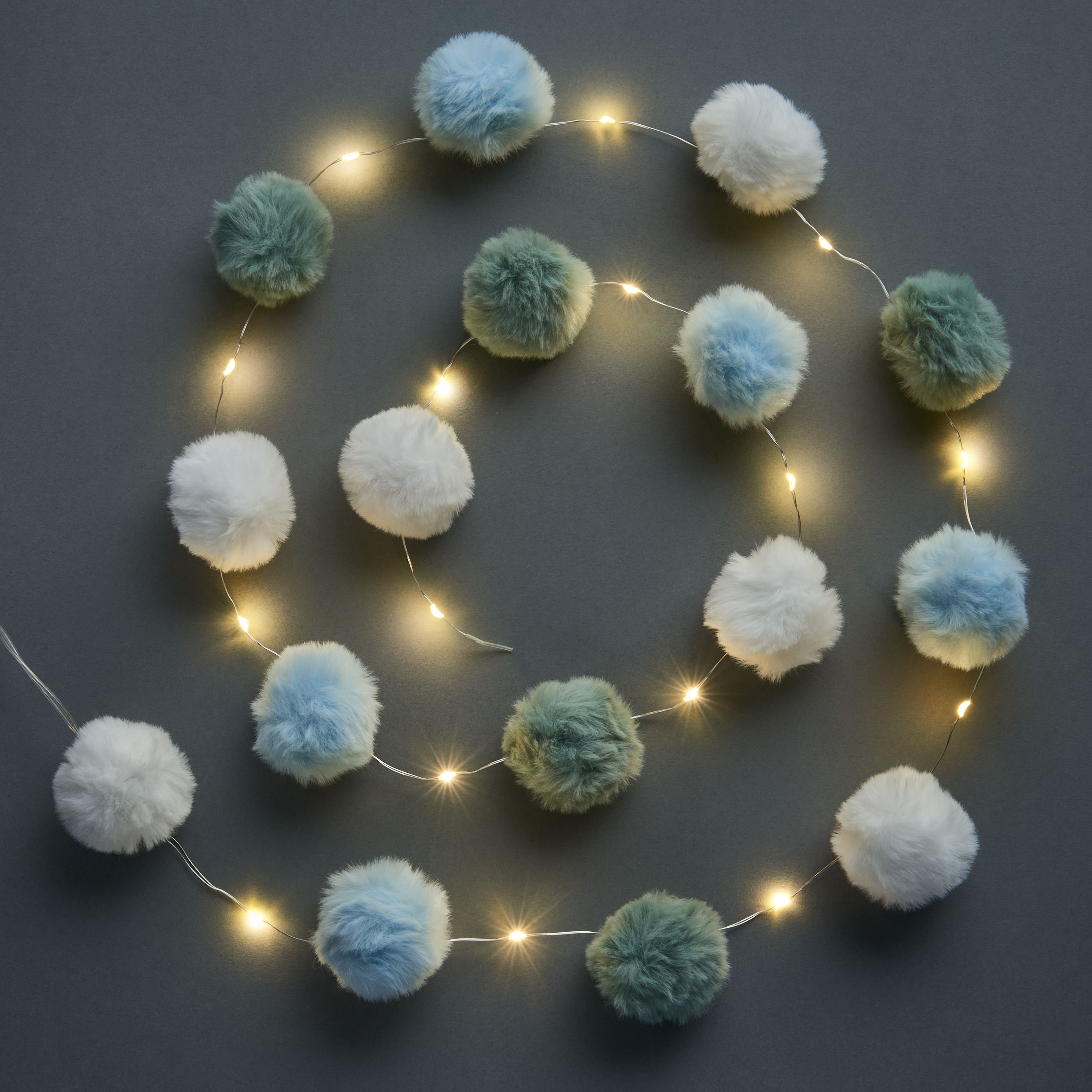 Pom-Pom Battery-powered Warm white 16 SMD LED Indoor Blue, White & Mint String lights