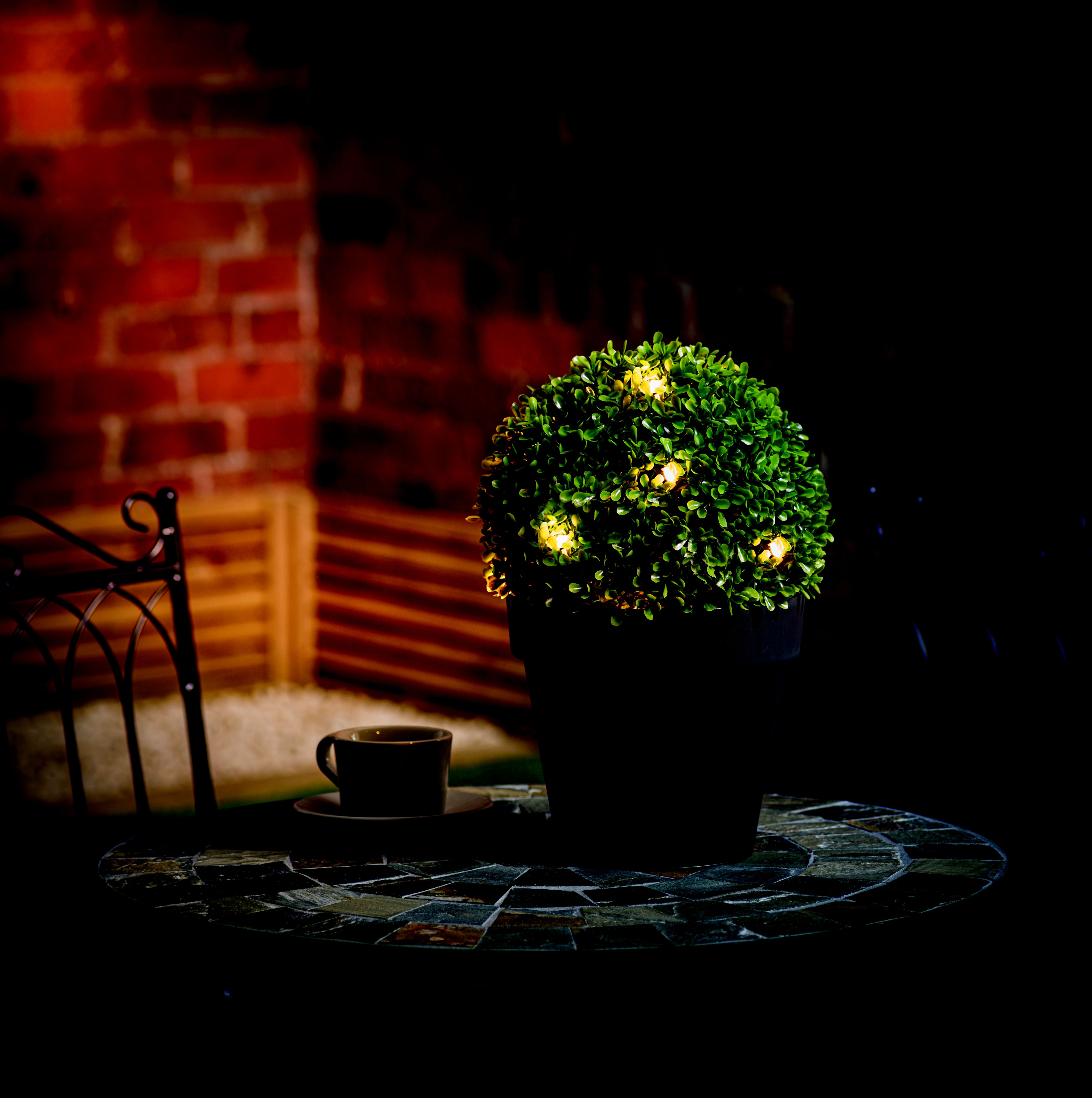 Pre-lit Round Artificial topiary 22cm, Battery-powered