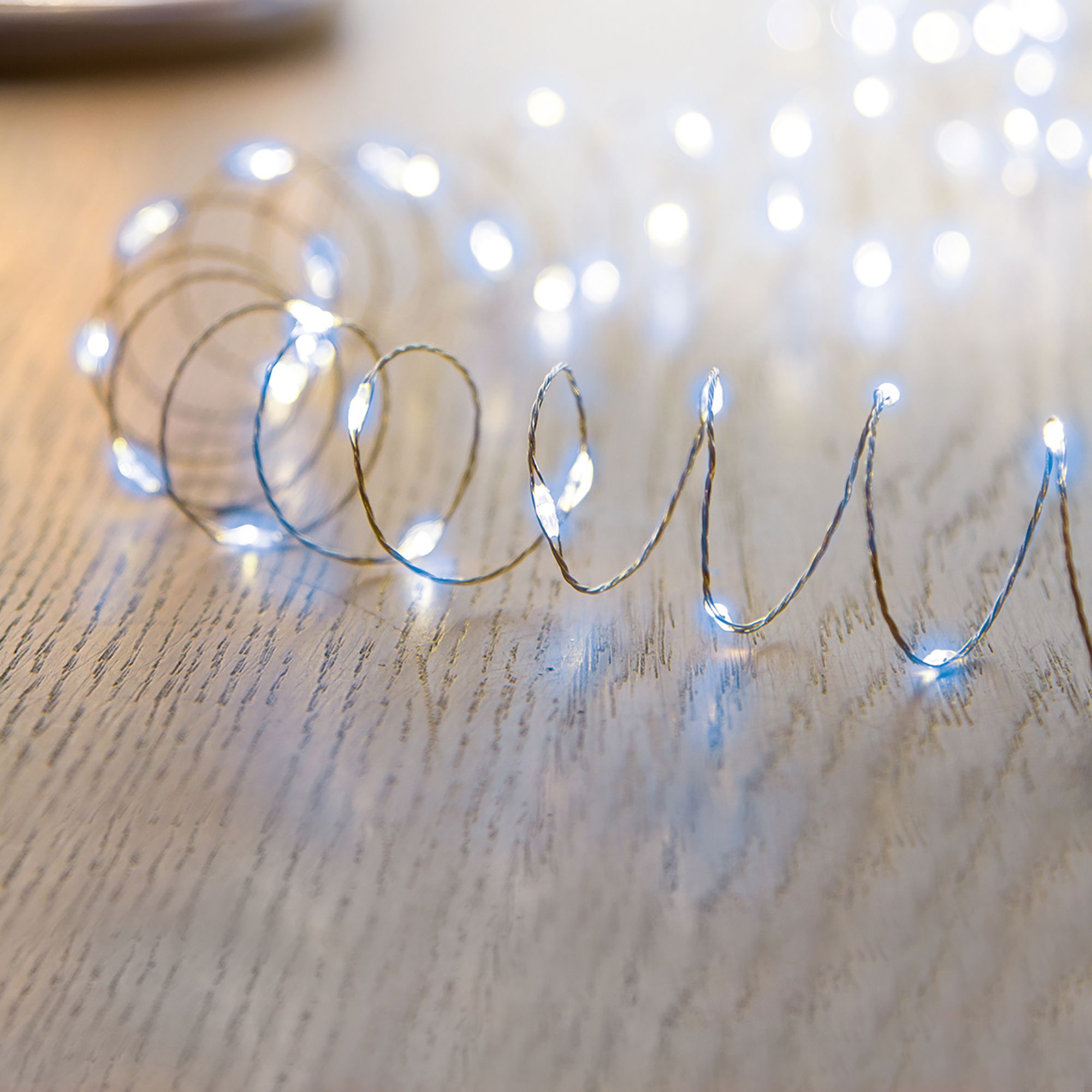 Premier Pin wire Solar-powered White 200 LED Outdoor String lights
