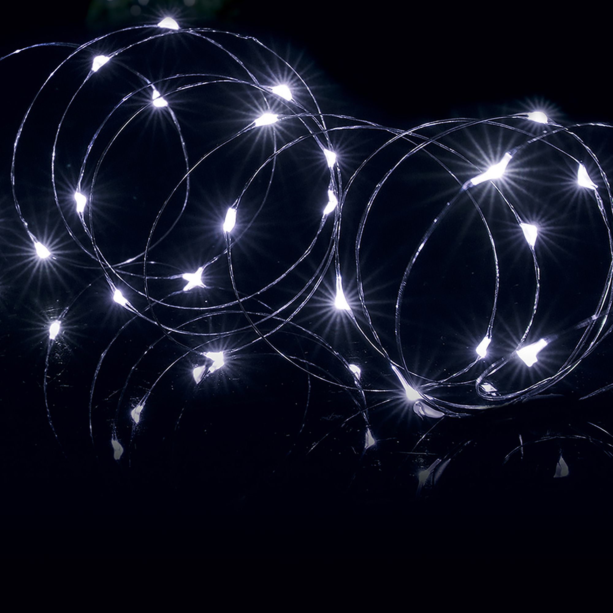 Premier Pin wire Solar-powered White 200 LED Outdoor String lights