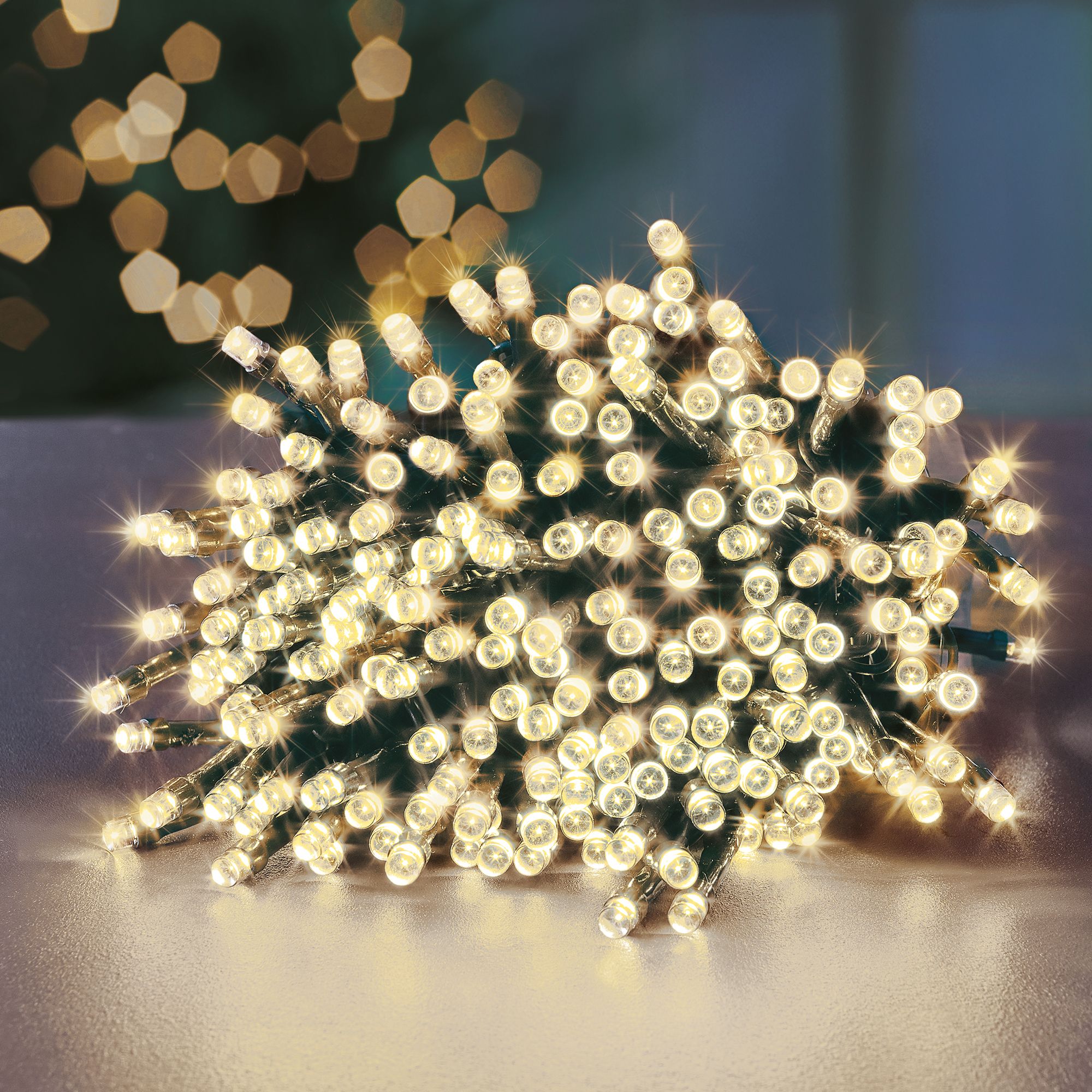 Premier string Solar-powered Warm white 1000 LED Outdoor String lights