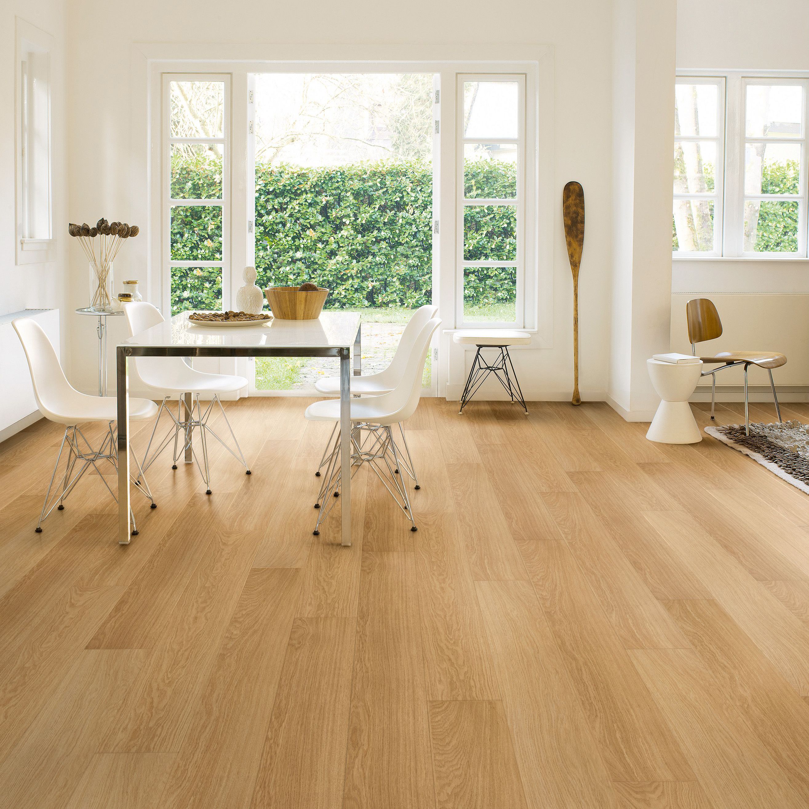Quickstep Aquanto Varnished Natural Oak effect Laminate Flooring, 1