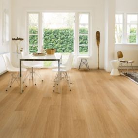 Quick-step Aquanto Varnished Natural Oak effect Laminate Flooring, 1.84m² Pack of 7