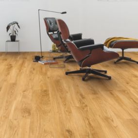Quick-step Paso Warm Oak Wood effect Vinyl Planks, With integrated underlay 2.13m²