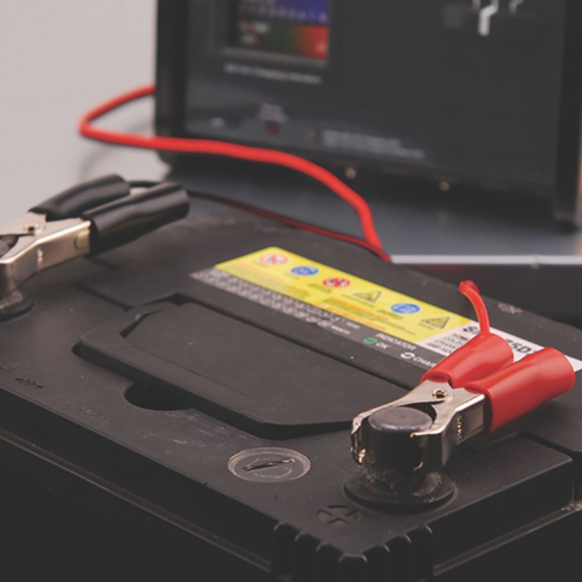 RAC 12 AMP BATTERY CHARGER