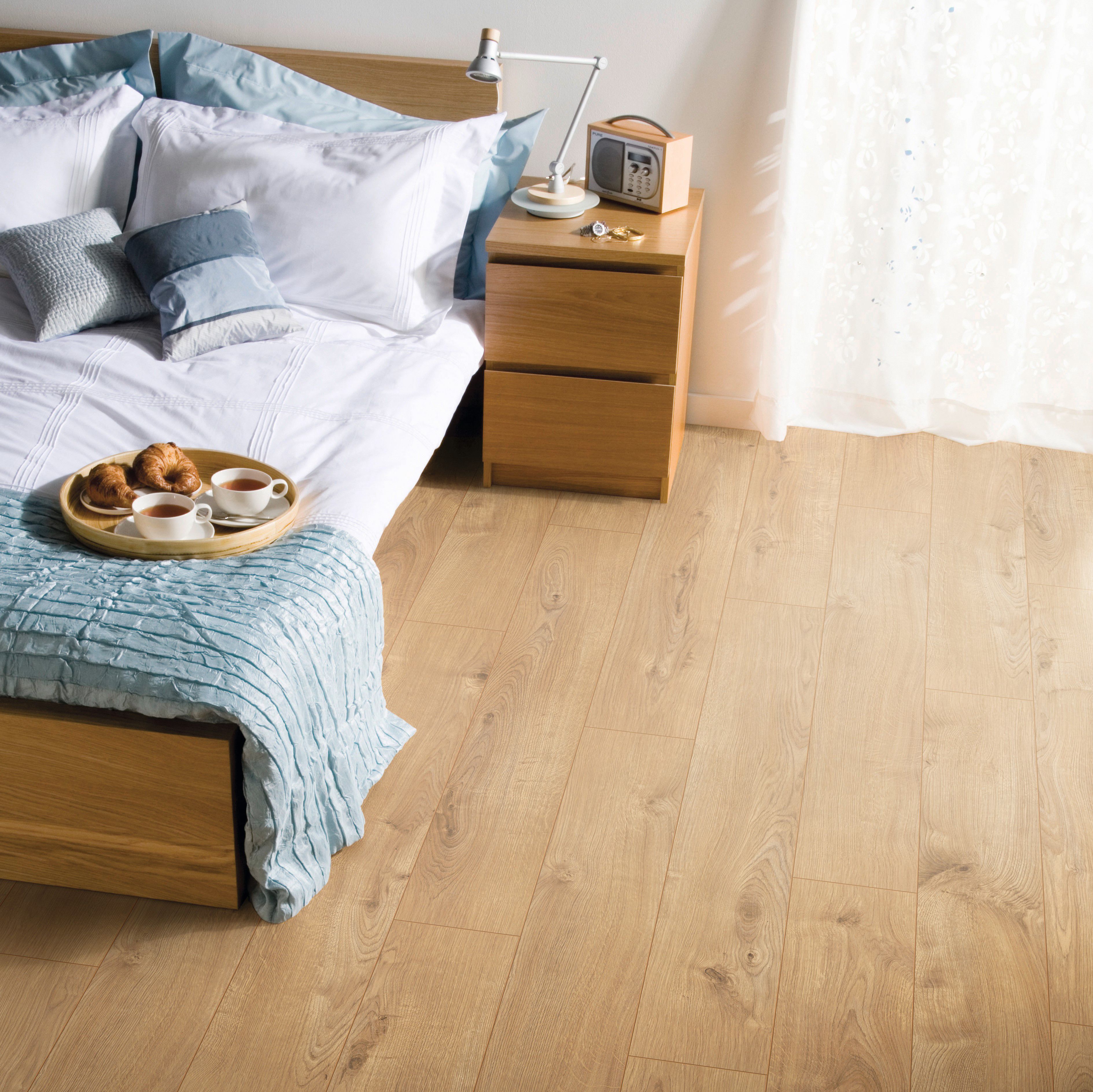 Ravensdale Plank Oak effect Laminate Flooring, 1.48m²