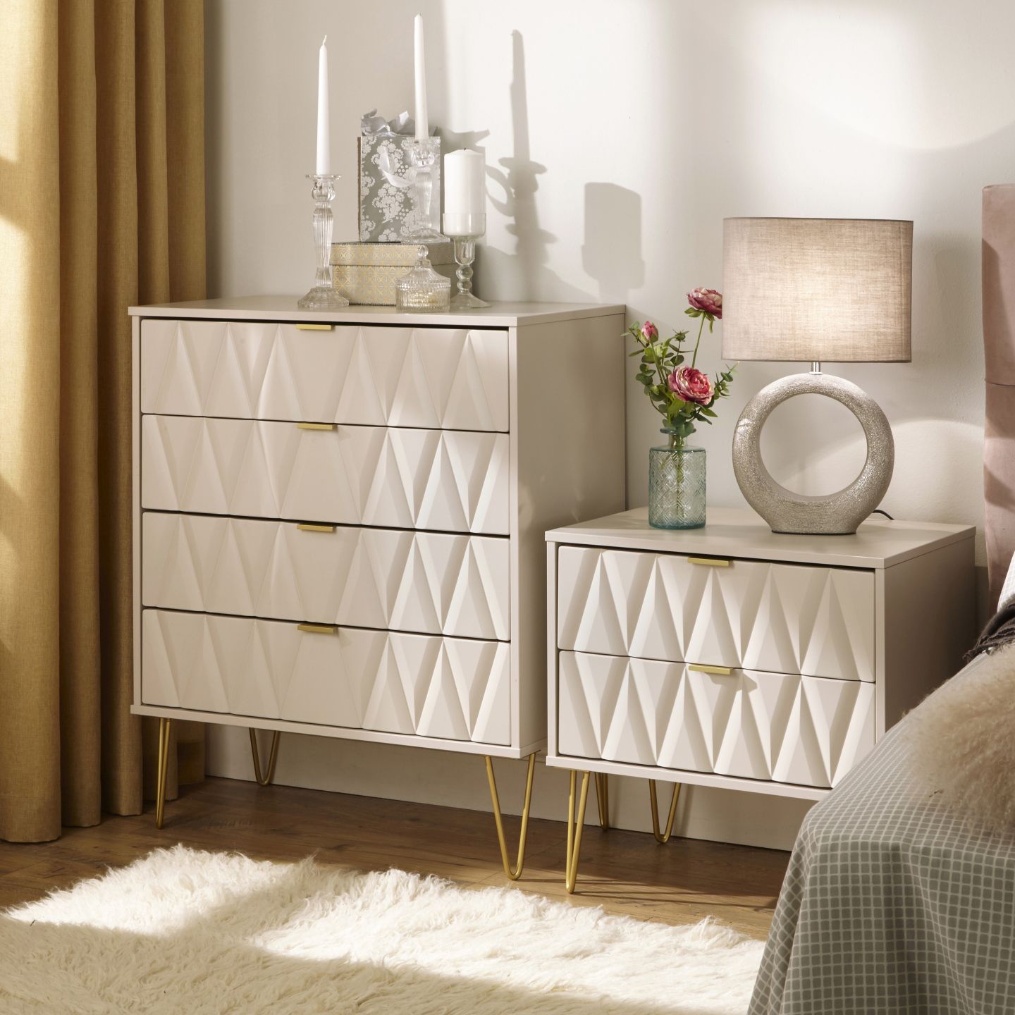 Ready assembled Matt cashmere 5 Drawer Chest of drawers (H)1075mm (W)395mm (D)415mm